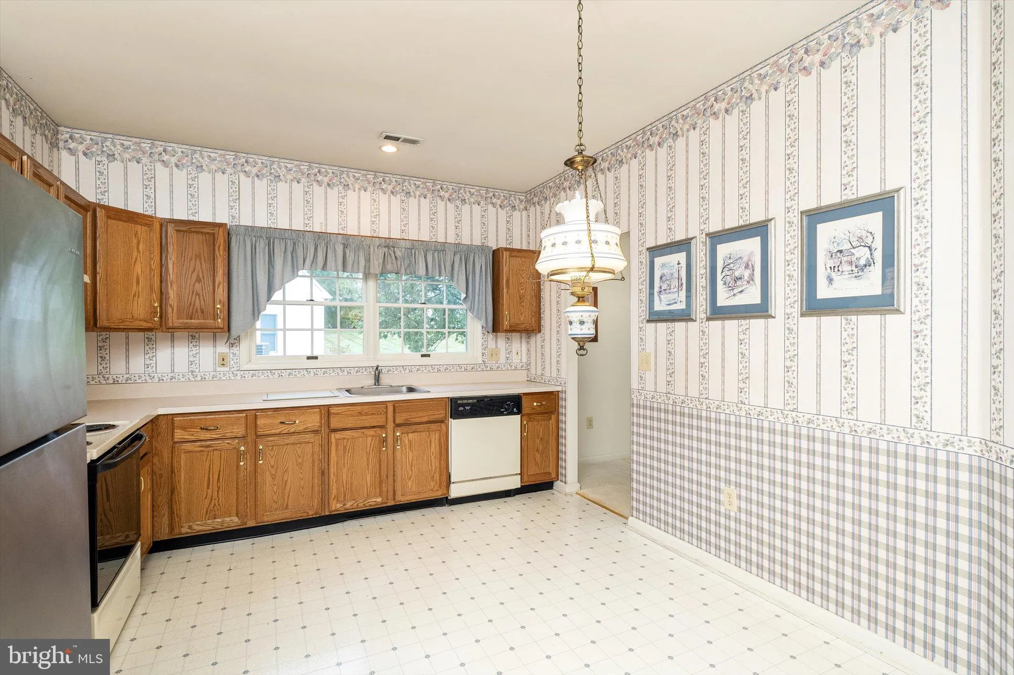Property Slideshow image 13 of 30 | 11 covered bridge cir, Columbus, NJ, 08022