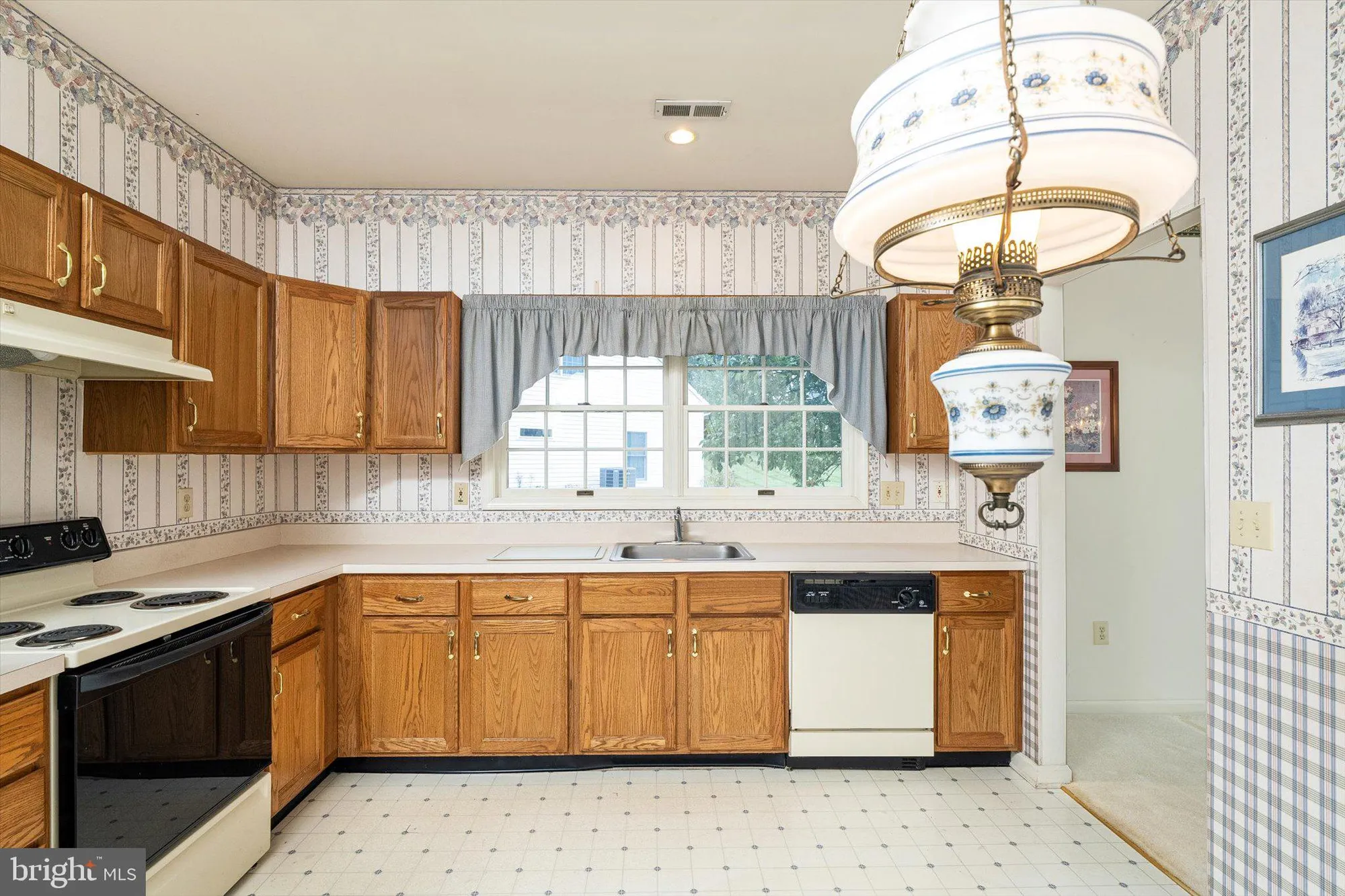 Property Slideshow image 14 of 30 | 11 covered bridge cir, Columbus, NJ, 08022