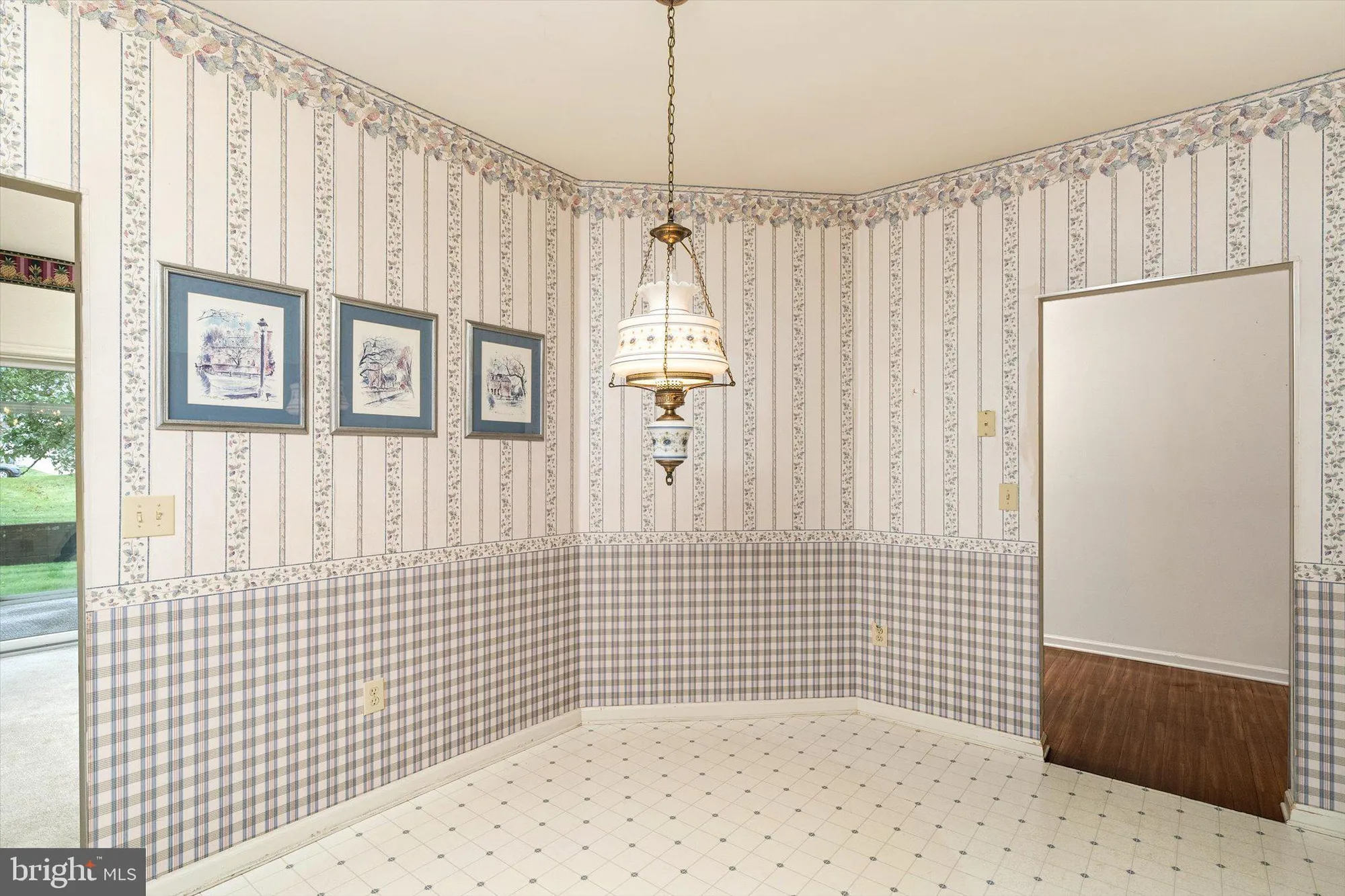 Property Slideshow image 16 of 30 | 11 covered bridge cir, Columbus, NJ, 08022