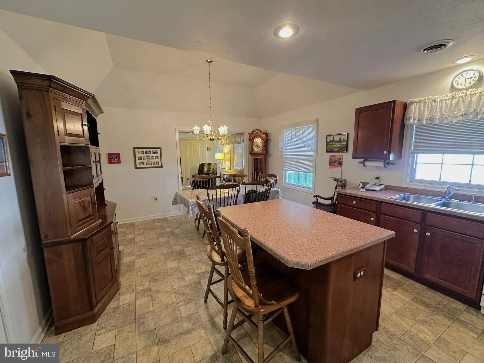 Property Slideshow image 7 of 29 | 525 parkview ln # 113, Hanover, PA, 17331