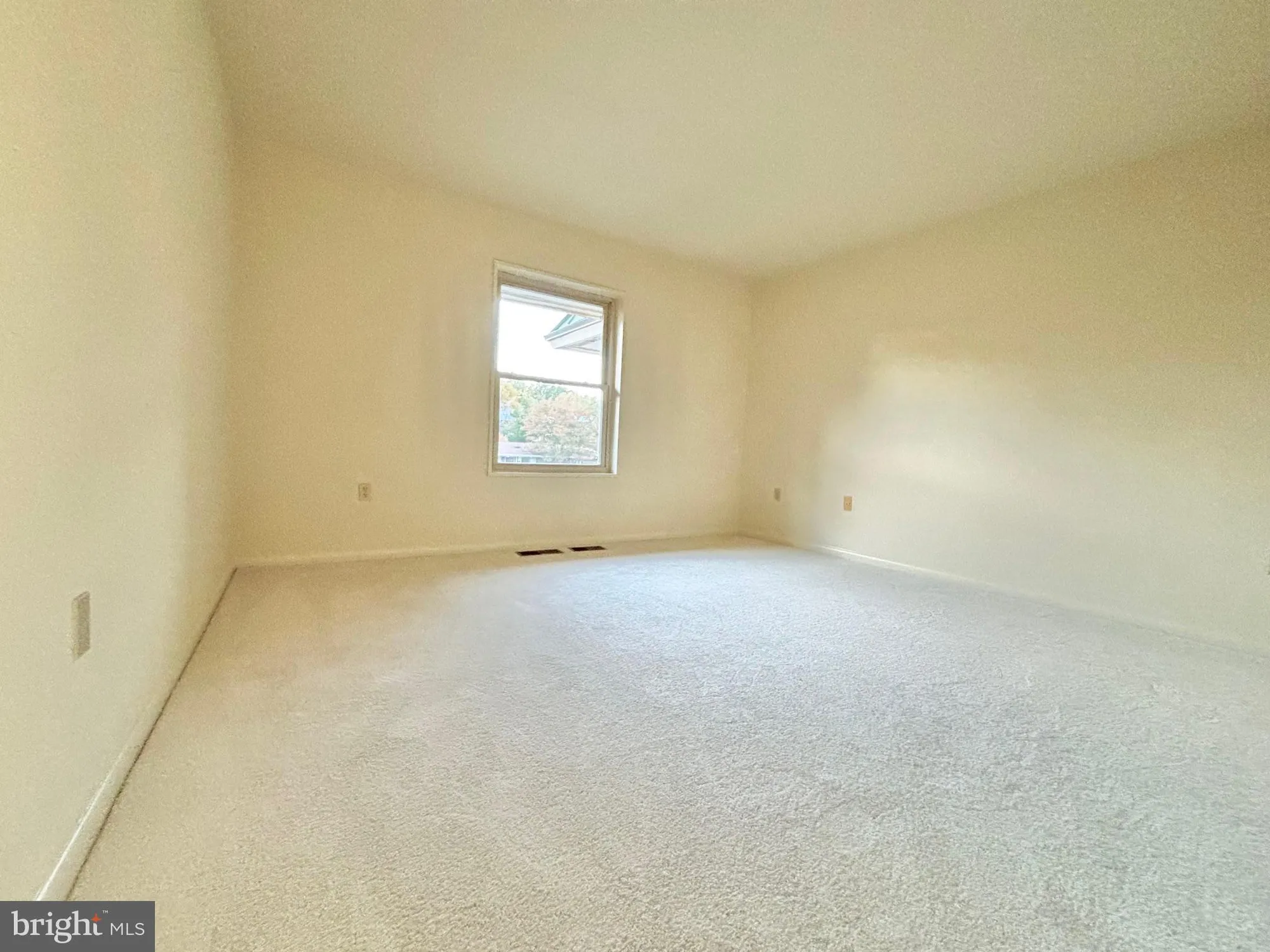 Property Slideshow image 7 of 18 | 3352 chiswick ct 57-3e, Silver Spring, MD, 20906
