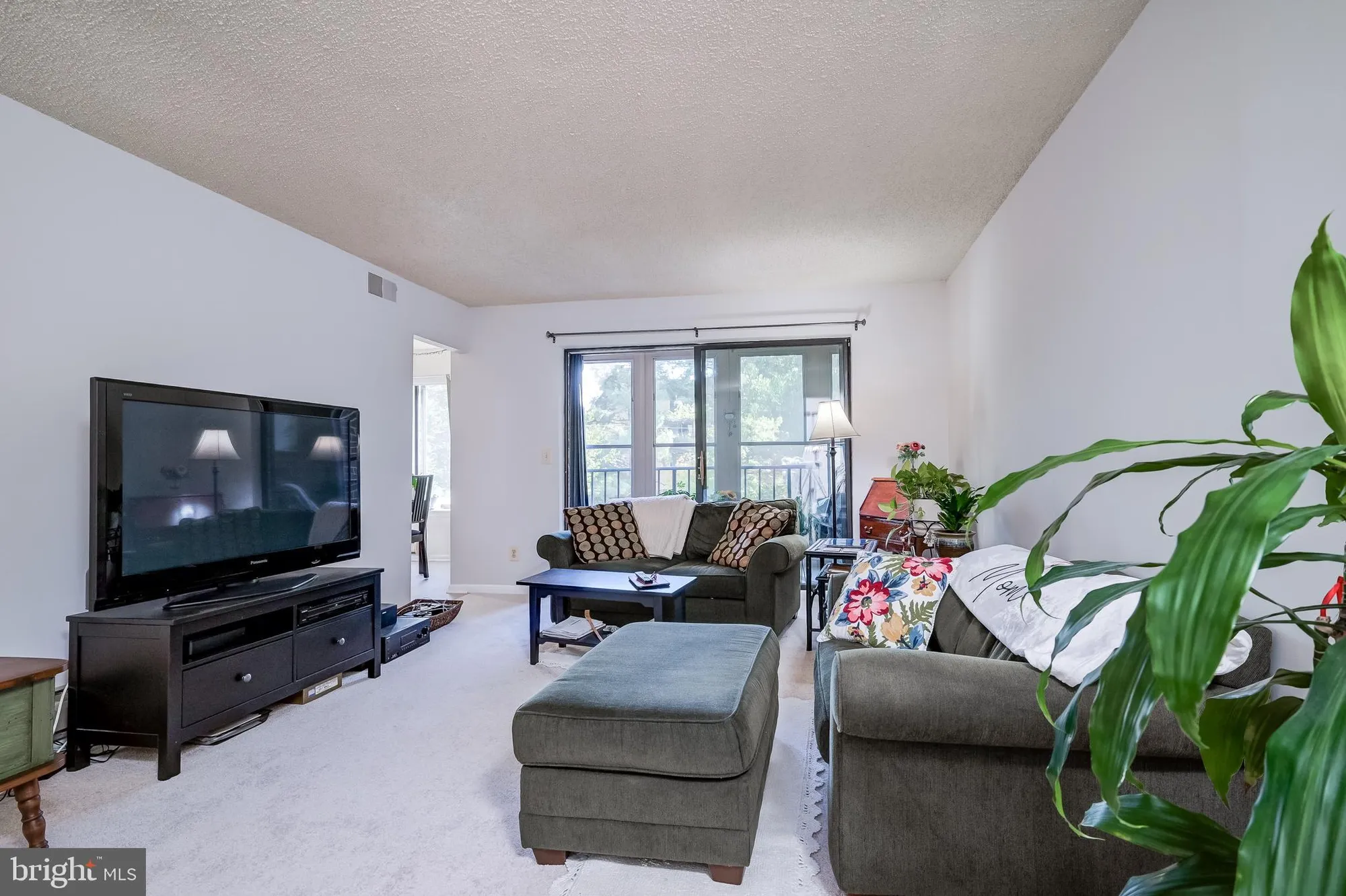 Property Slideshow image 7 of 42 | 15211 elkridge way 94-2f, Silver Spring, MD, 20906
