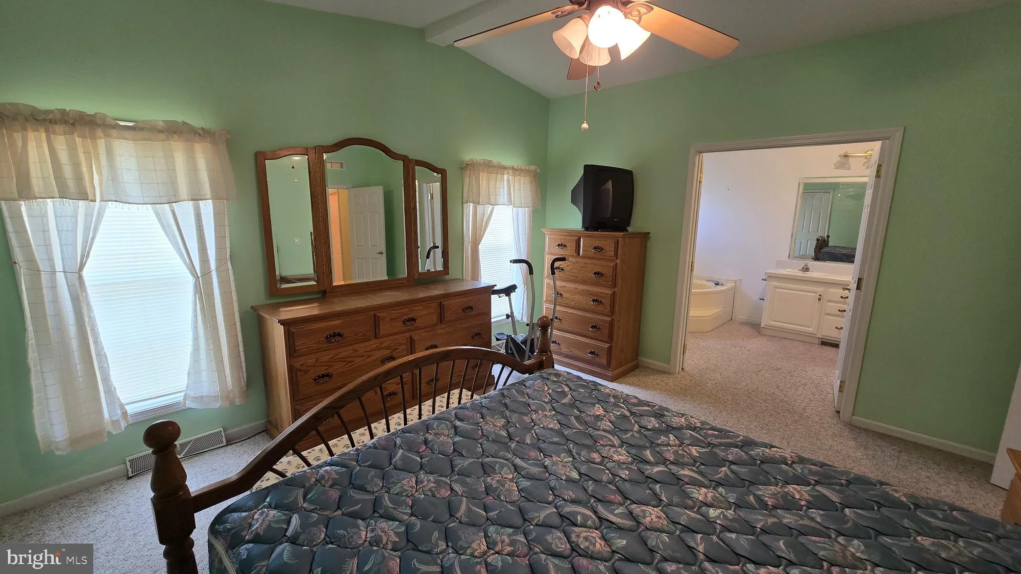 Property Slideshow image 19 of 28 | 249 w 4th st, Red Hill, PA, 18076