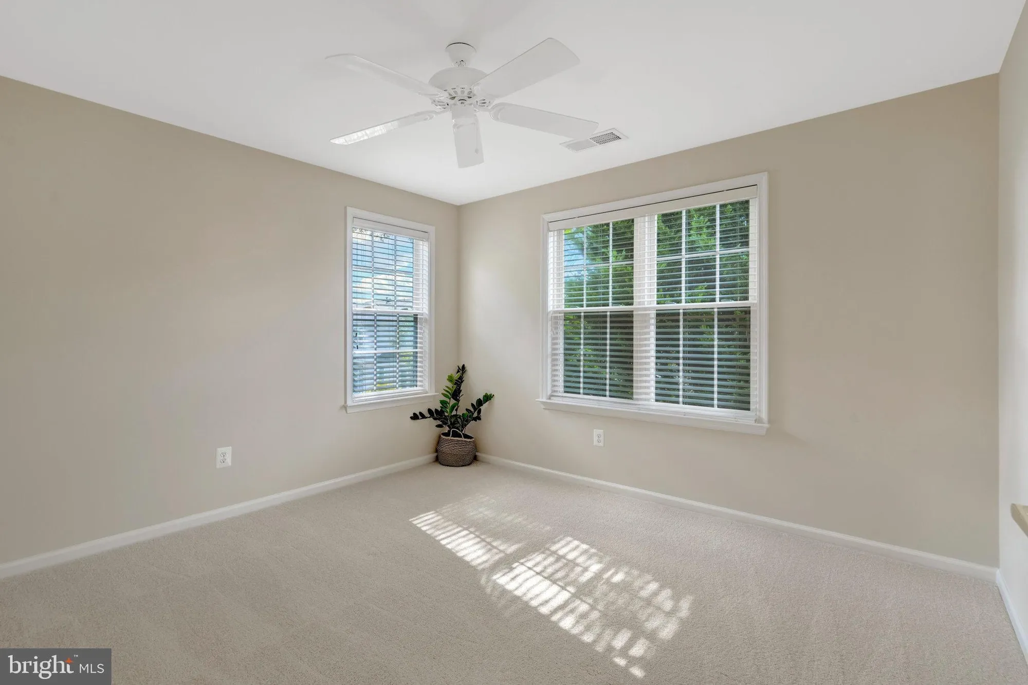Property Slideshow image 43 of 55 | 6524 box elder loop, Gainesville, VA, 20155