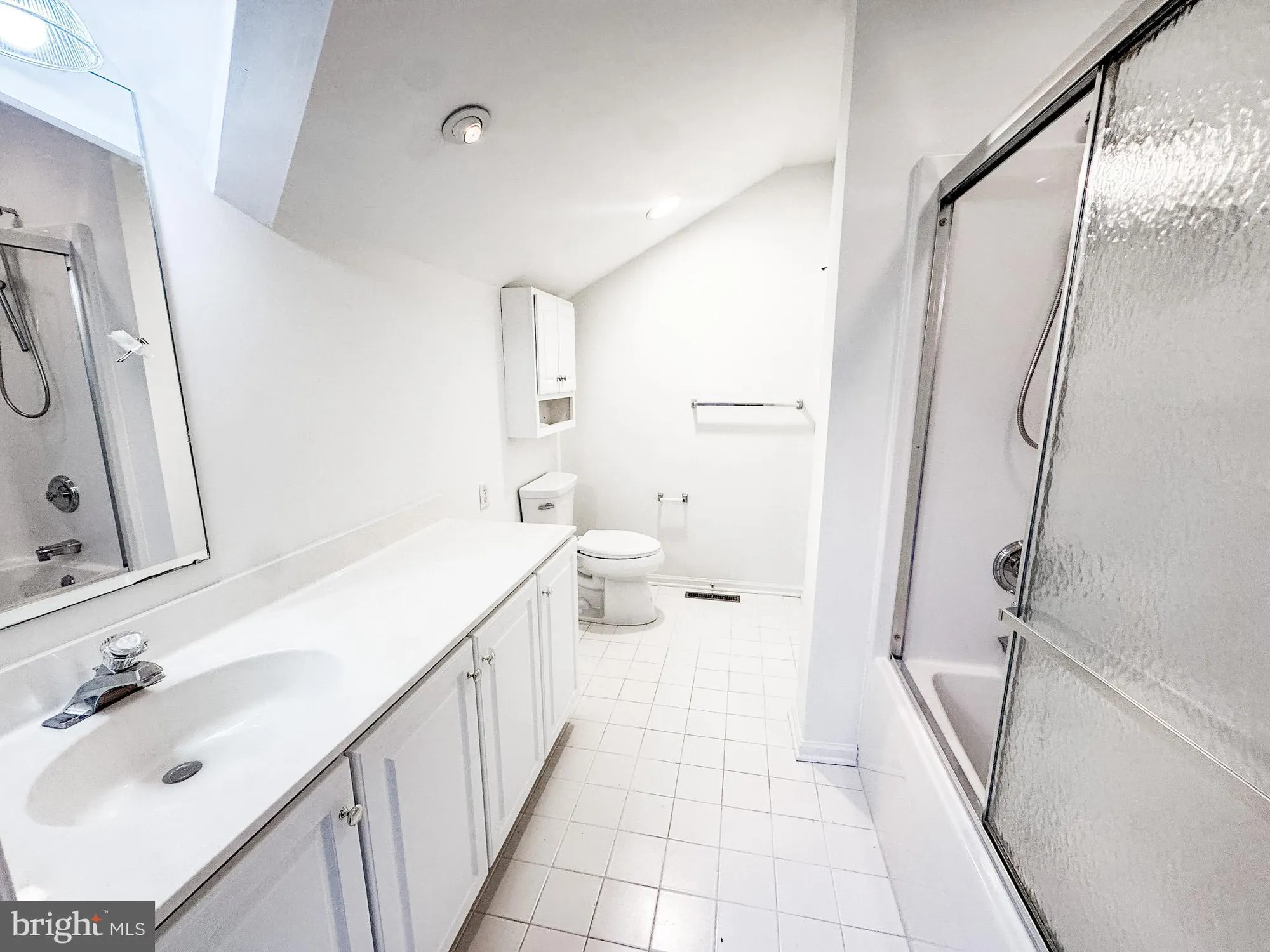 Property Slideshow image 24 of 30 | 133 lynthwaite farm ln, Wilmington, DE, 19803