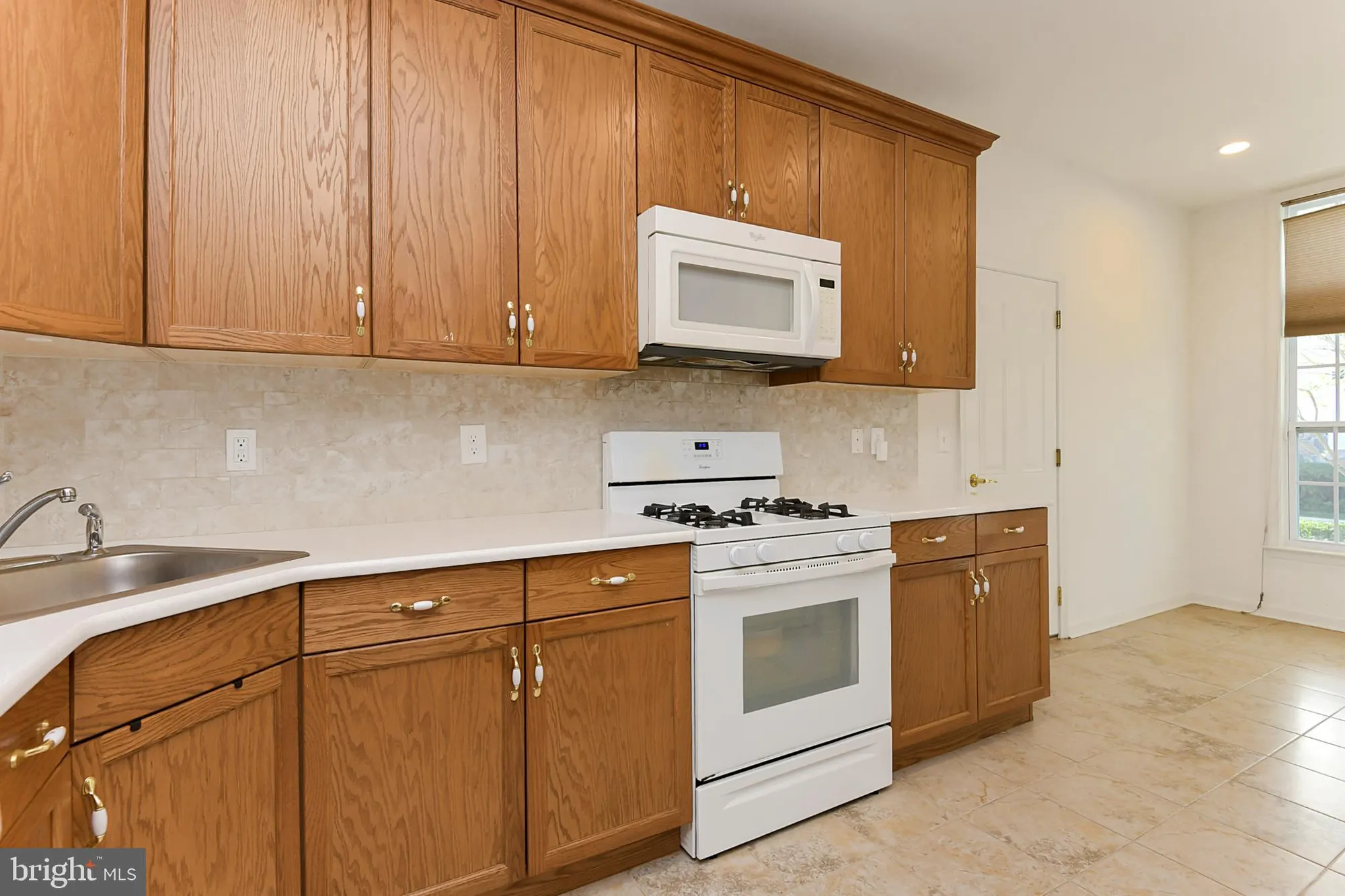 Property Slideshow image 15 of 41 | 802 schindler dr n, Monmouth Junction, NJ, 08852