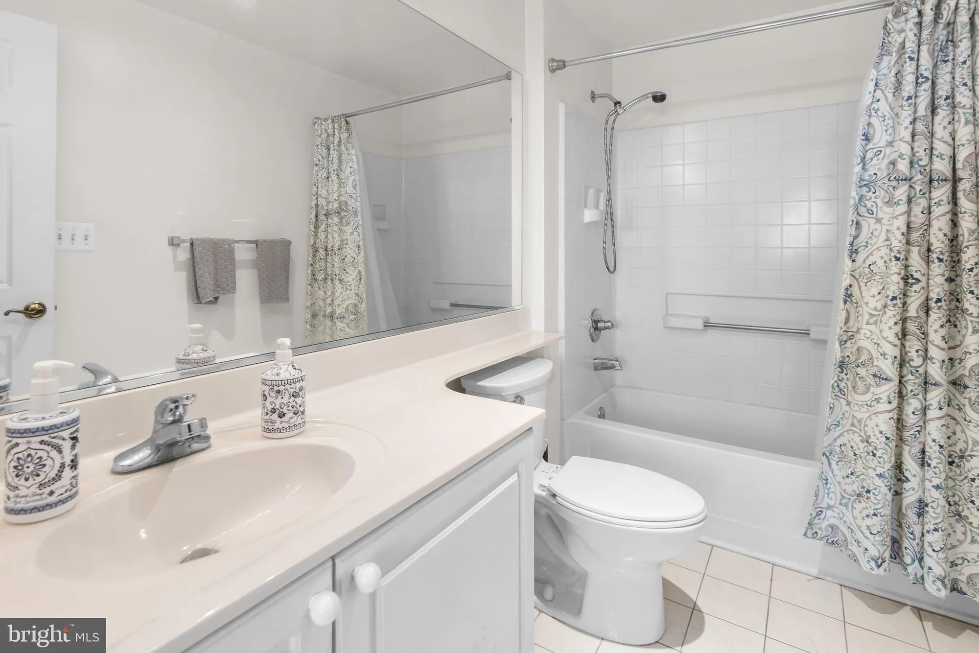 Property Slideshow image 19 of 40 | 3005 s leisure world blvd apt 702, Silver Spring, MD, 20906