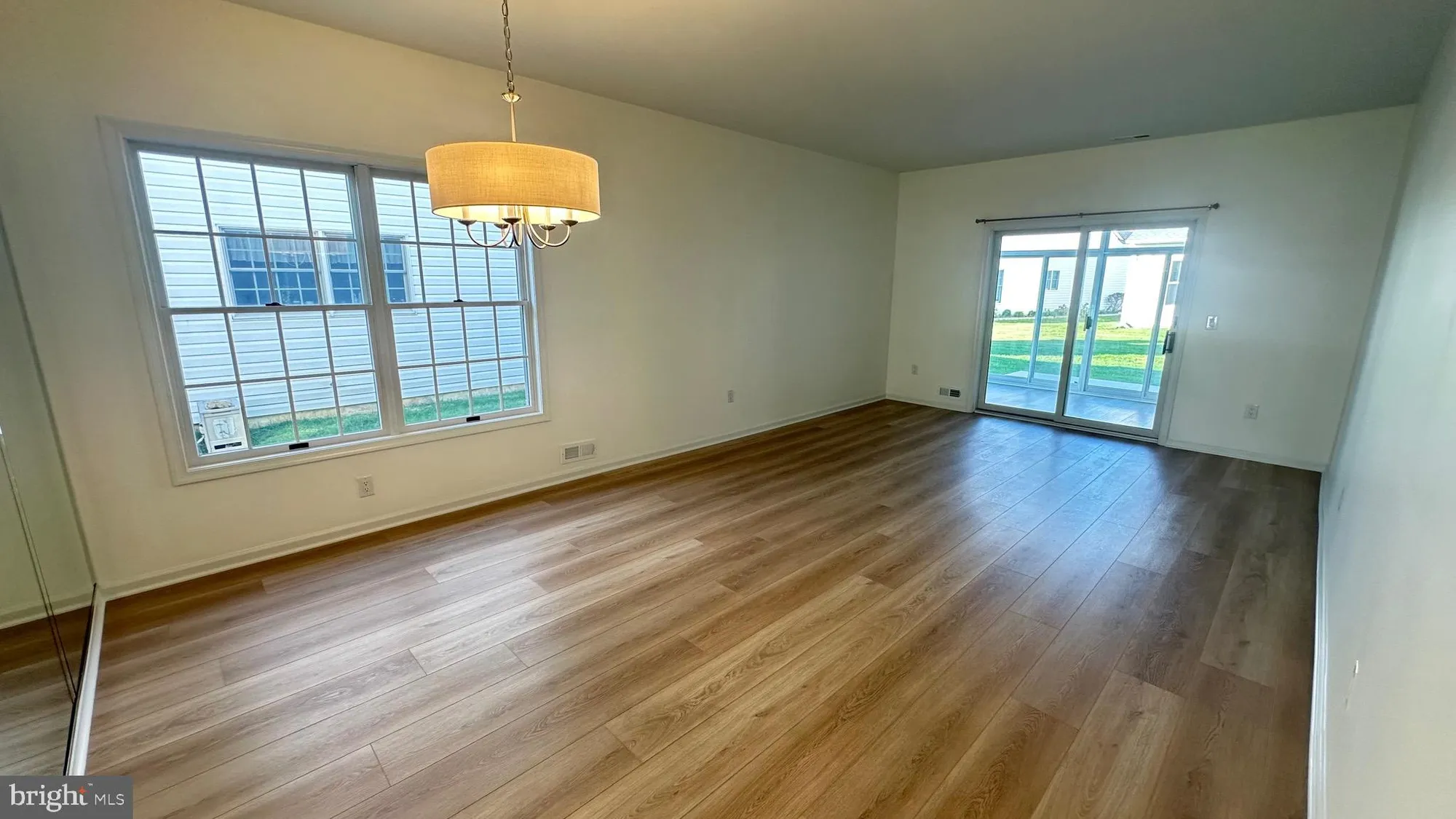 Property Slideshow image 4 of 6 | 211 wagon wheel ln, Columbus, NJ, 08022