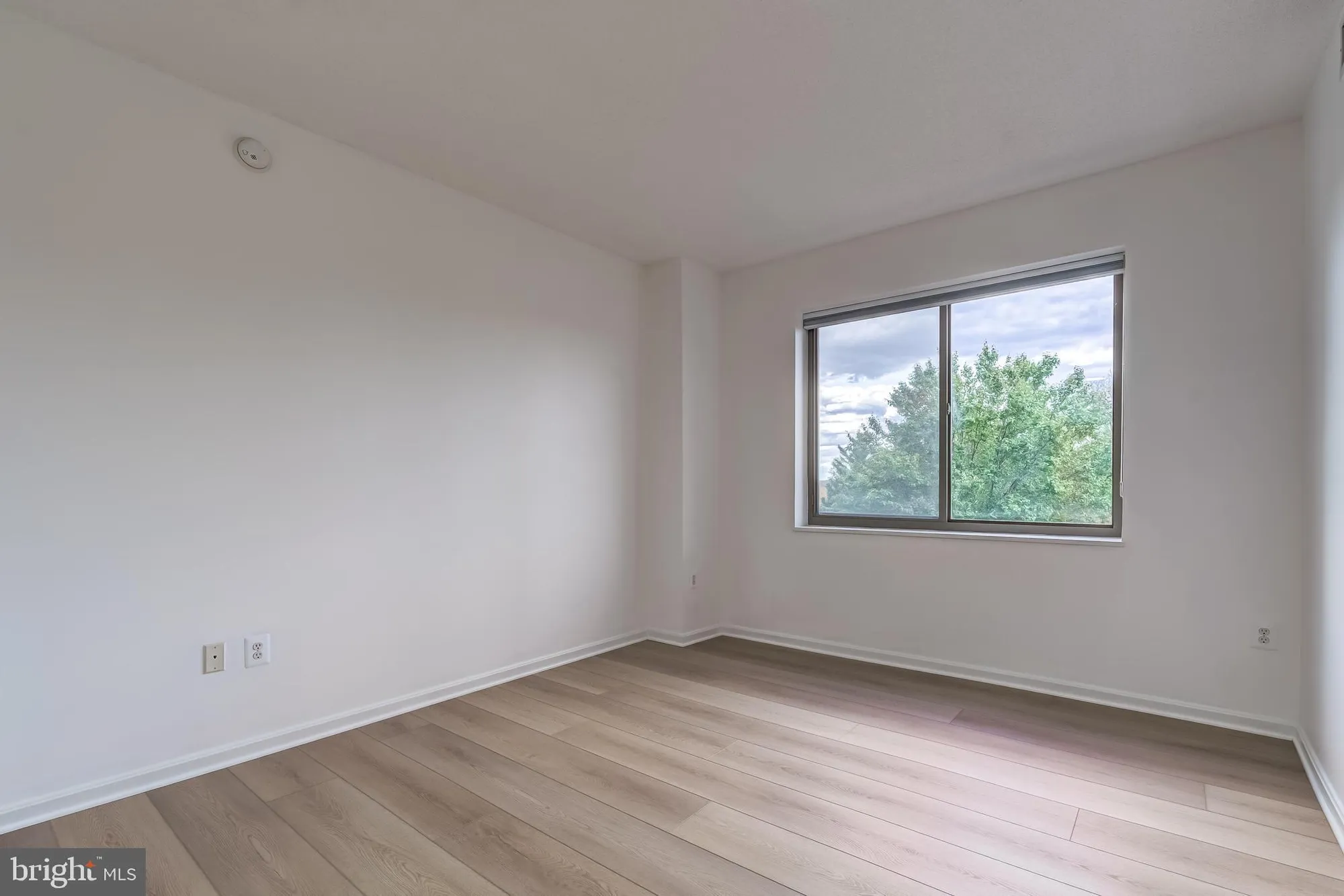 Property Slideshow image 21 of 42 | 19355 cypress ridge ter 114, Leesburg, VA, 20176
