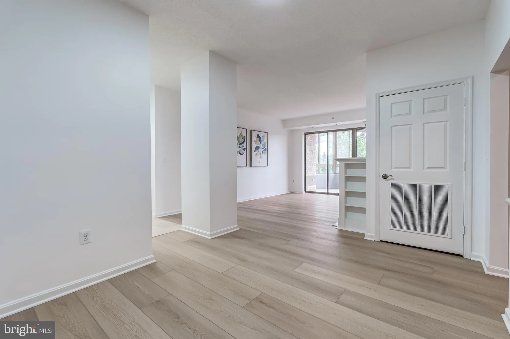 Property Slideshow image 4 of 42 | 19355 cypress ridge ter 114, Leesburg, VA, 20176