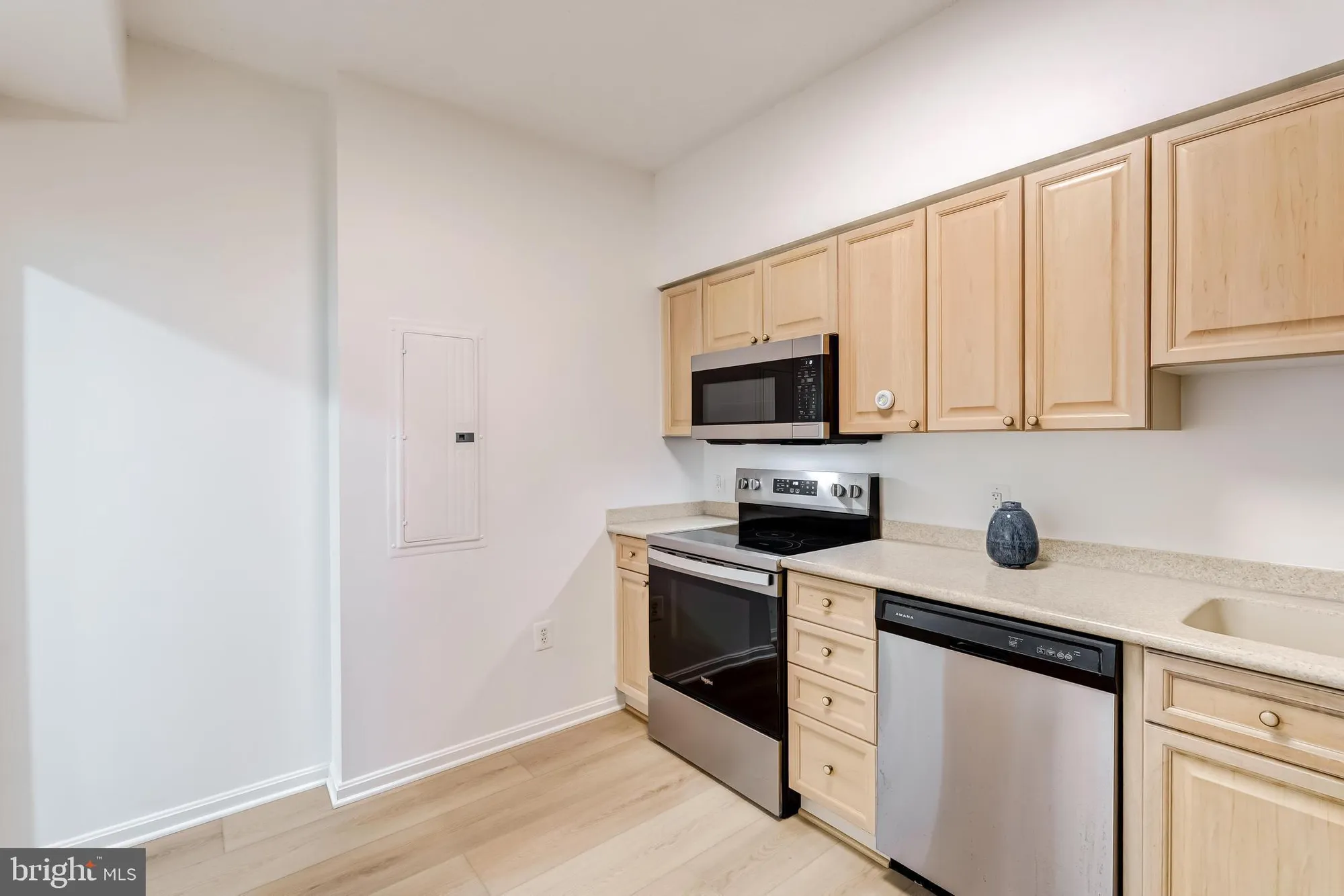 Property Slideshow image 8 of 42 | 19355 cypress ridge ter 114, Leesburg, VA, 20176