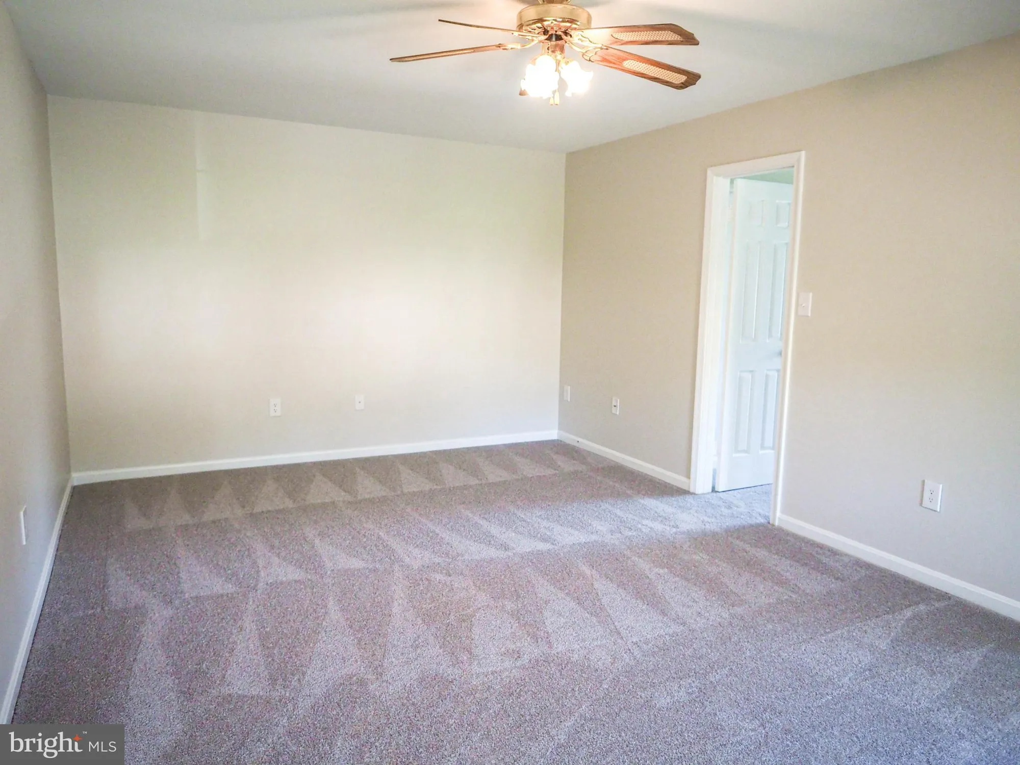 Property Slideshow image 22 of 34 | 916 sextant way, Annapolis, MD, 21401