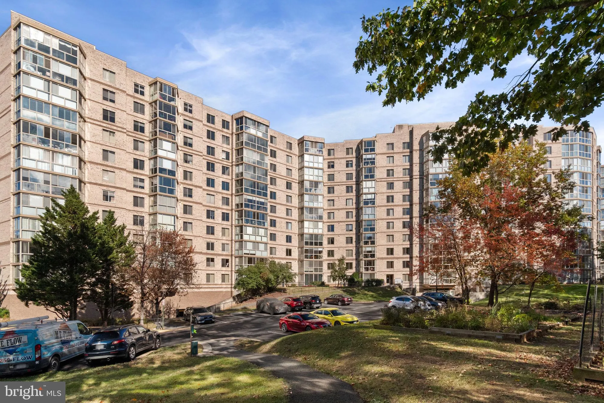 Property Slideshow image 1 of 46 | 19385 cypress ridge ter unit 415, Leesburg, VA, 20176