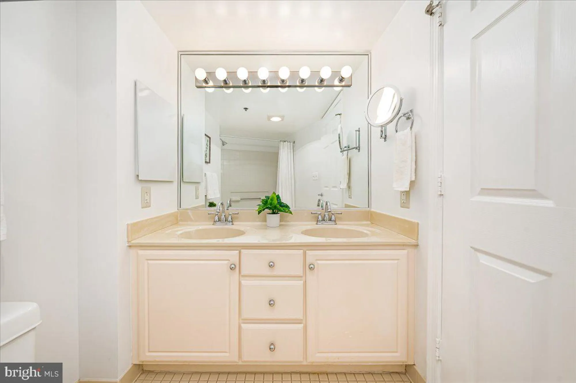 Property Slideshow image 27 of 47 | 14805 pennfield cir apt 201, Silver Spring, MD, 20906