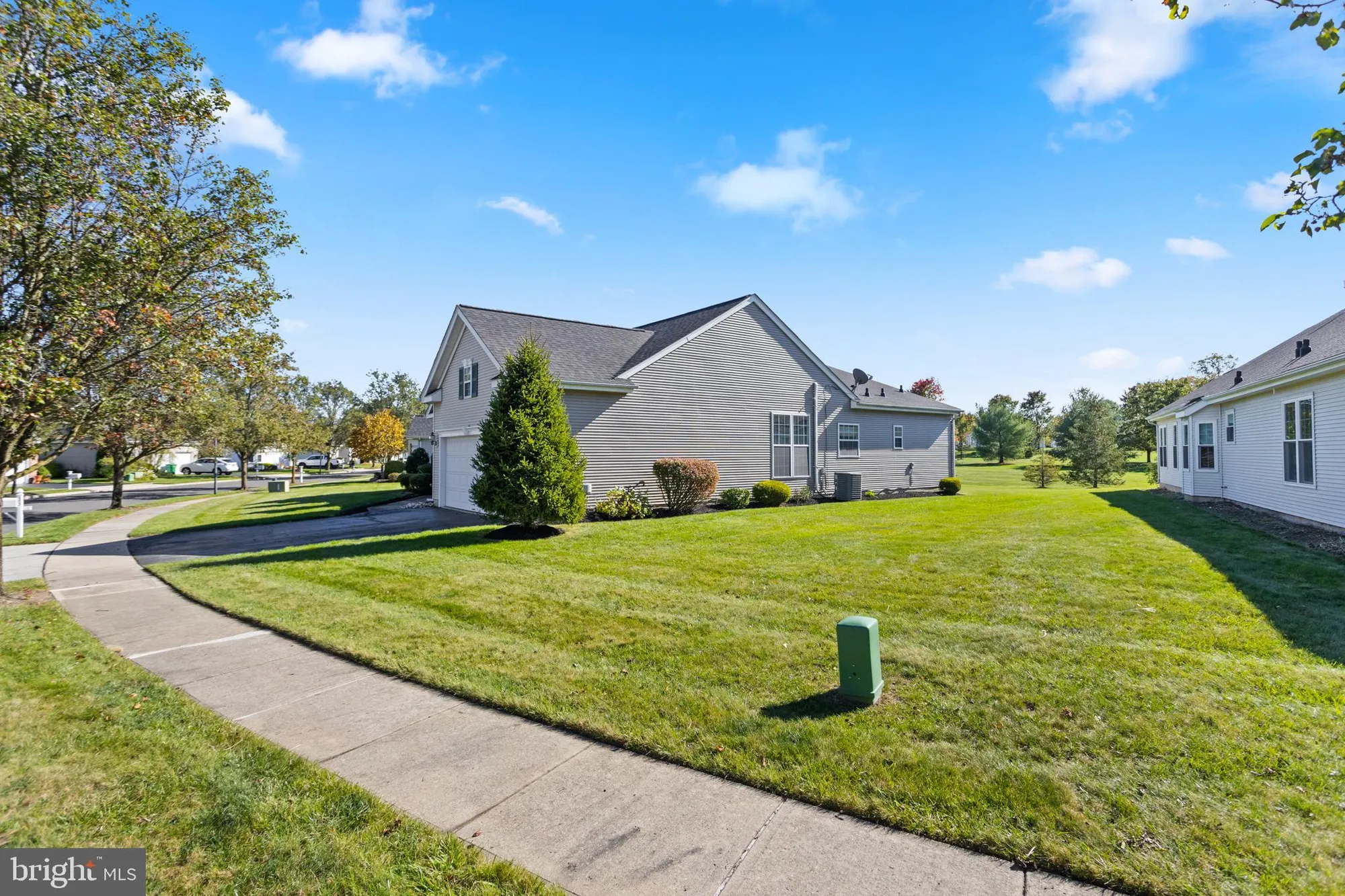 Property Slideshow image 4 of 33 | 33 bunker hill dr, Allentown, NJ, 08501