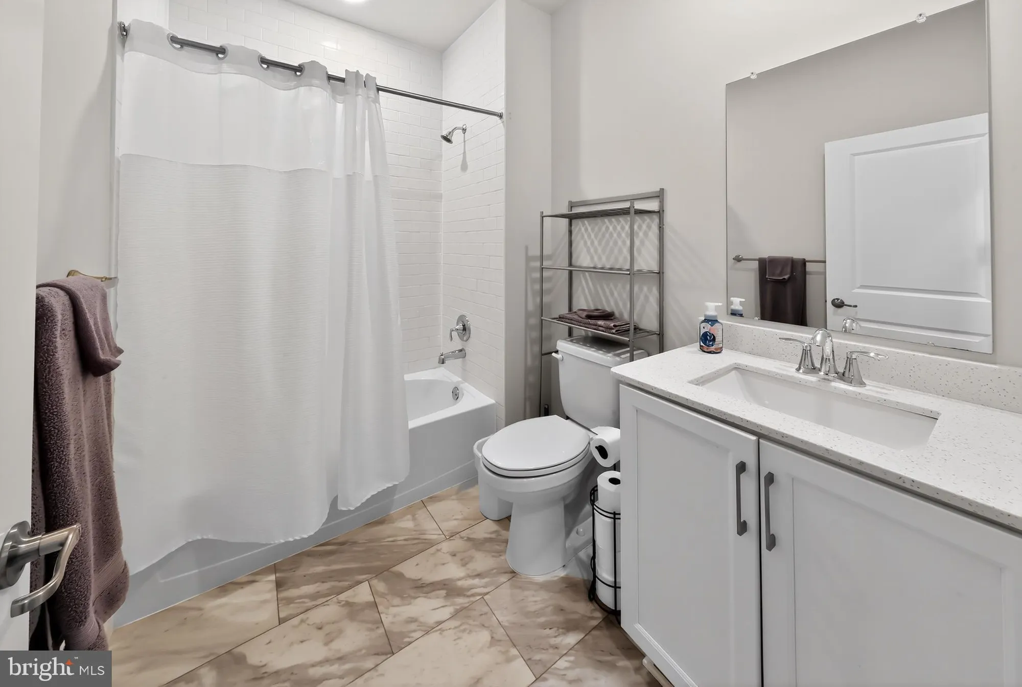 Property Slideshow image 12 of 14 | 663 mayfield falls dr, Newark, DE, 19702