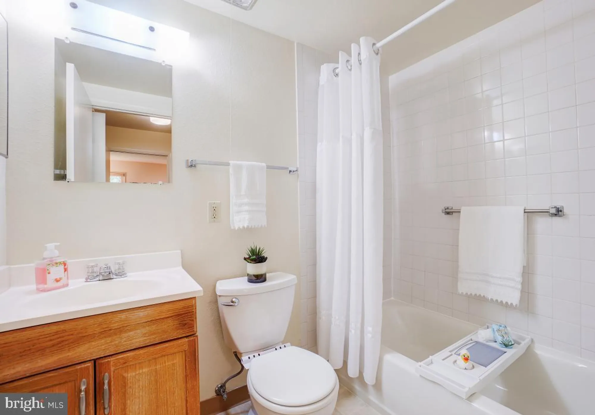 Property Slideshow image 5 of 10 | 3314 chiswick ct 62-1g, Silver Spring, MD, 20906