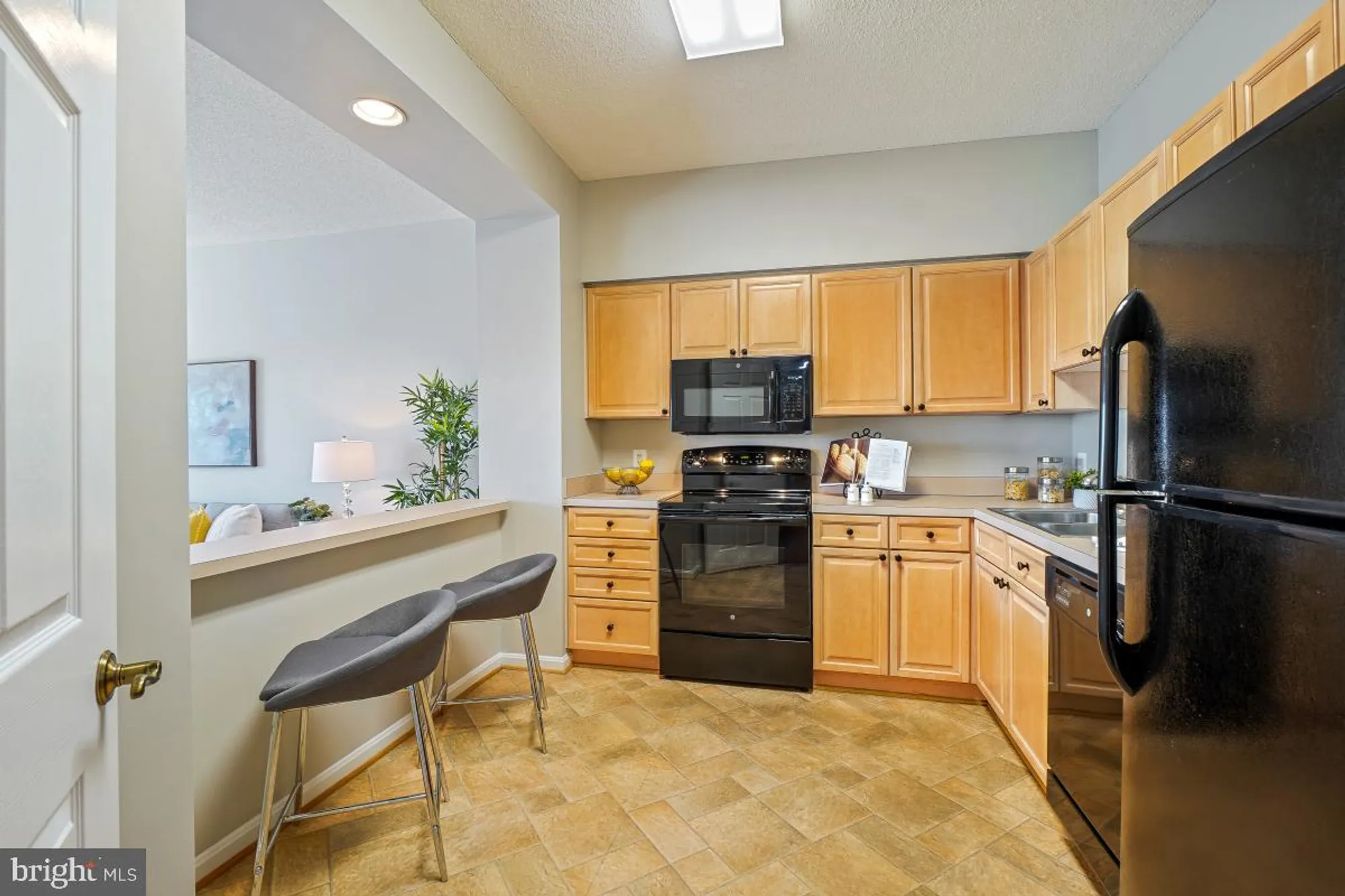 Property Slideshow image 3 of 30 | 3005 s leisure world blvd apt 624, Silver Spring, MD, 20906