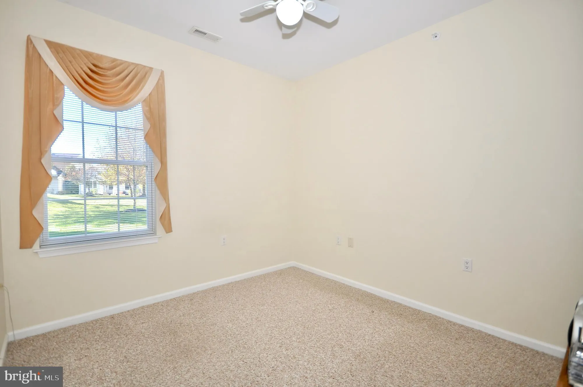 Property Slideshow image 23 of 30 | 753 s settlers cir, Warrington, PA, 18976