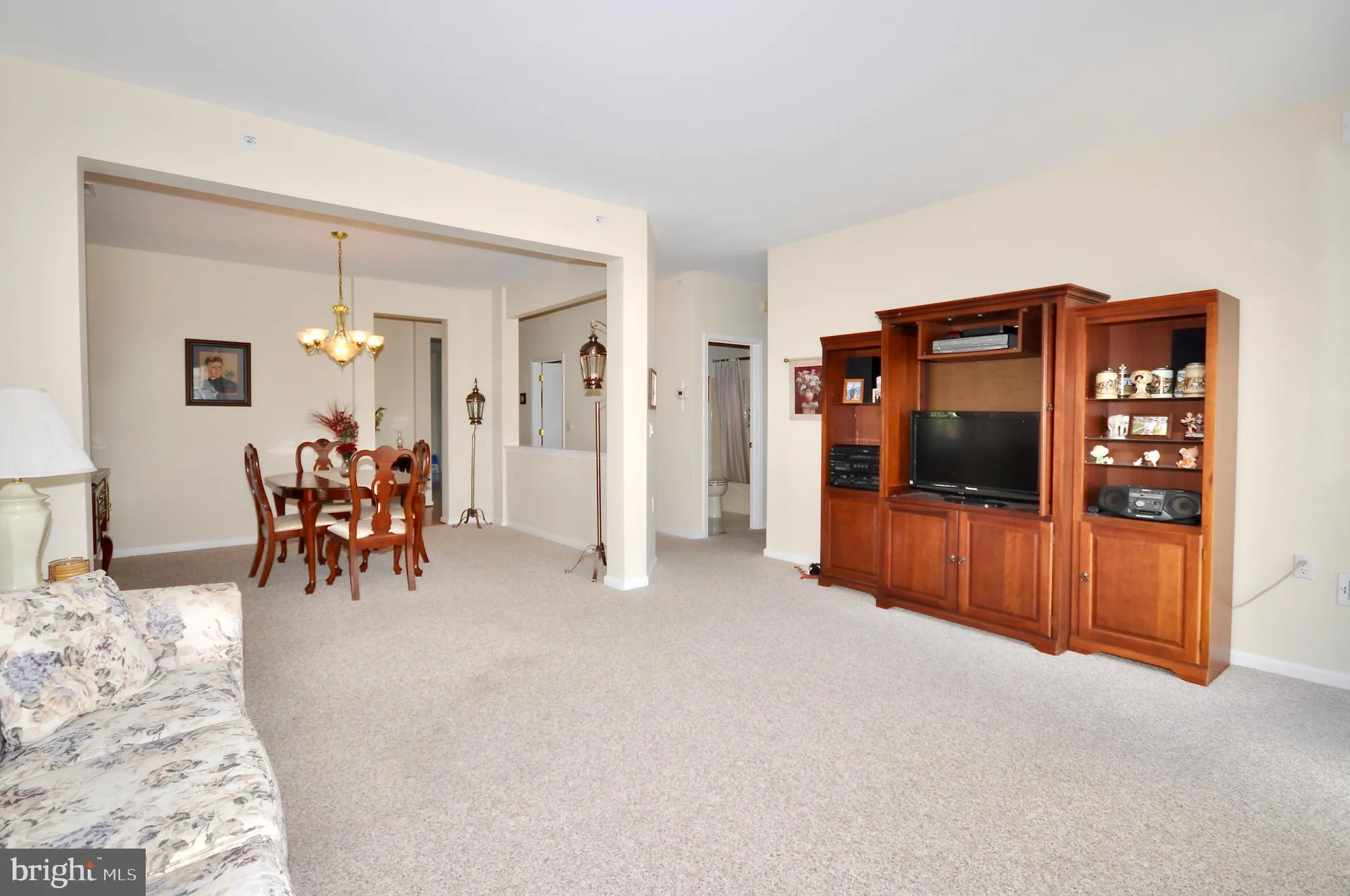 Property Slideshow image 2 of 30 | 753 s settlers cir, Warrington, PA, 18976