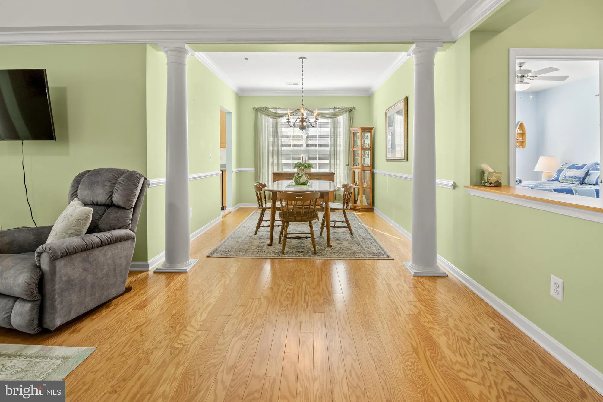 Property Slideshow image 5 of 35 | 8615 wandering fox trl 406, Odenton, MD, 21113