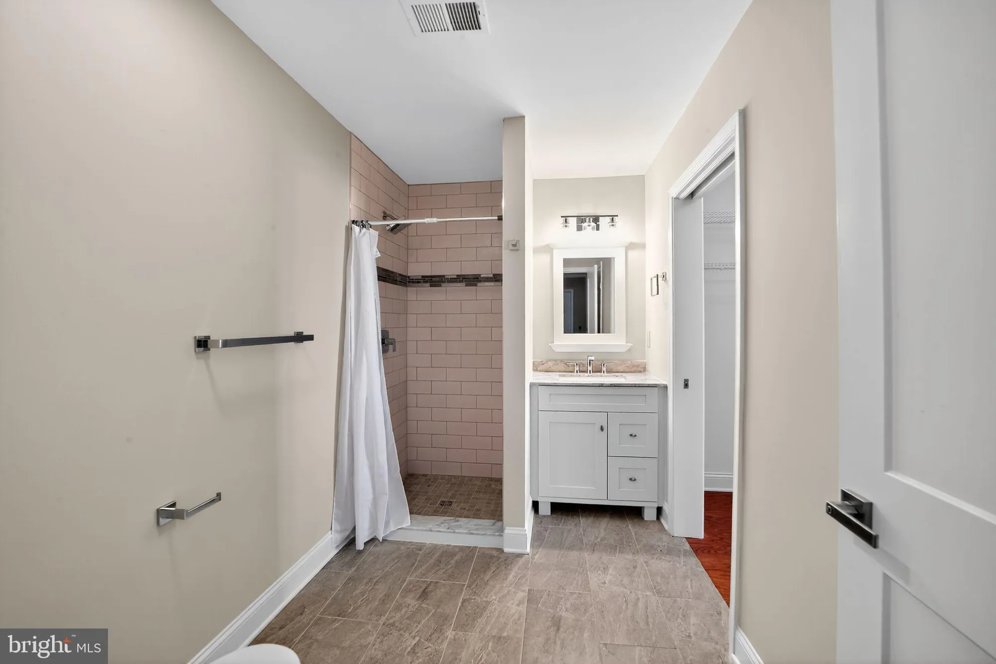 Property Slideshow image 9 of 31 | 6 conifer ct, Princeton, NJ, 08540