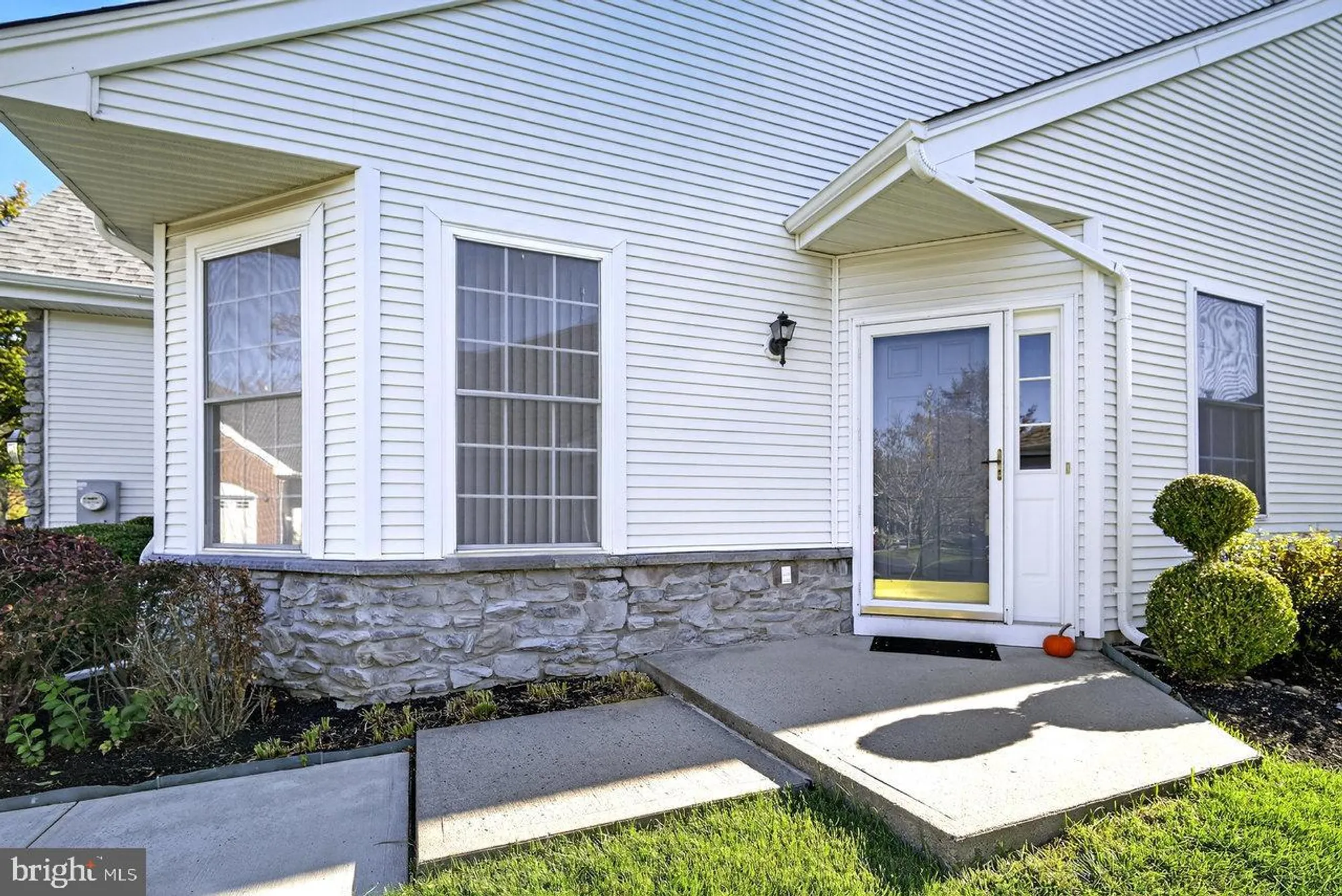 Property Slideshow image 3 of 24 | 147 burholme dr, Hamilton, NJ, 08691