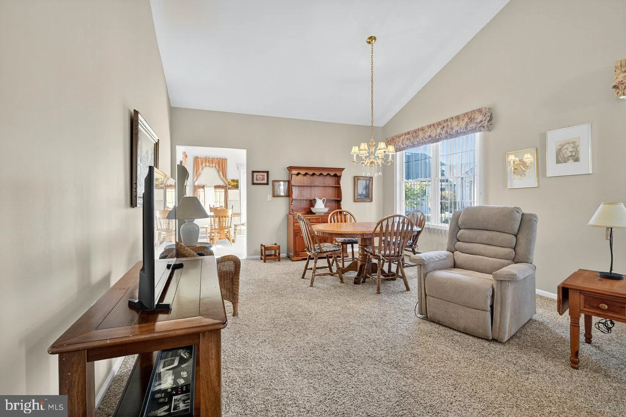 Property Slideshow image 7 of 24 | 147 burholme dr, Hamilton, NJ, 08691