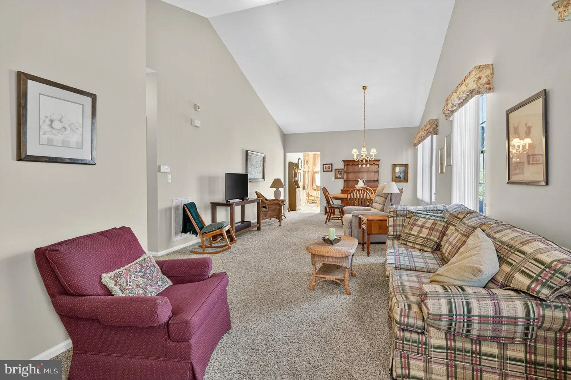 Property Slideshow image 6 of 24 | 147 burholme dr, Hamilton, NJ, 08691