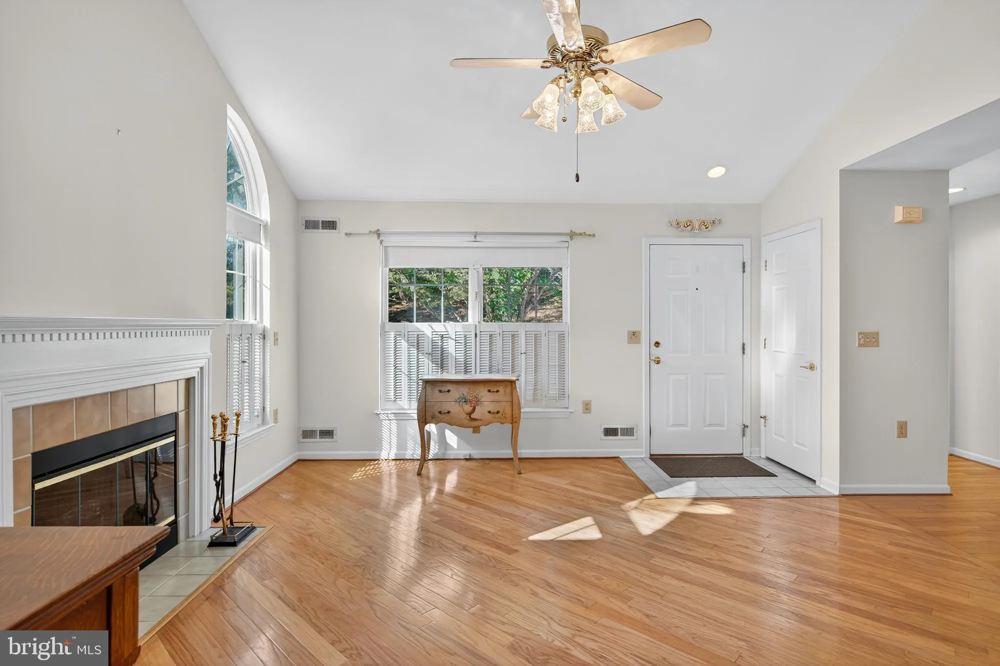 Property Slideshow image 4 of 25 | 62 woolsey ct, Pennington, NJ, 08534