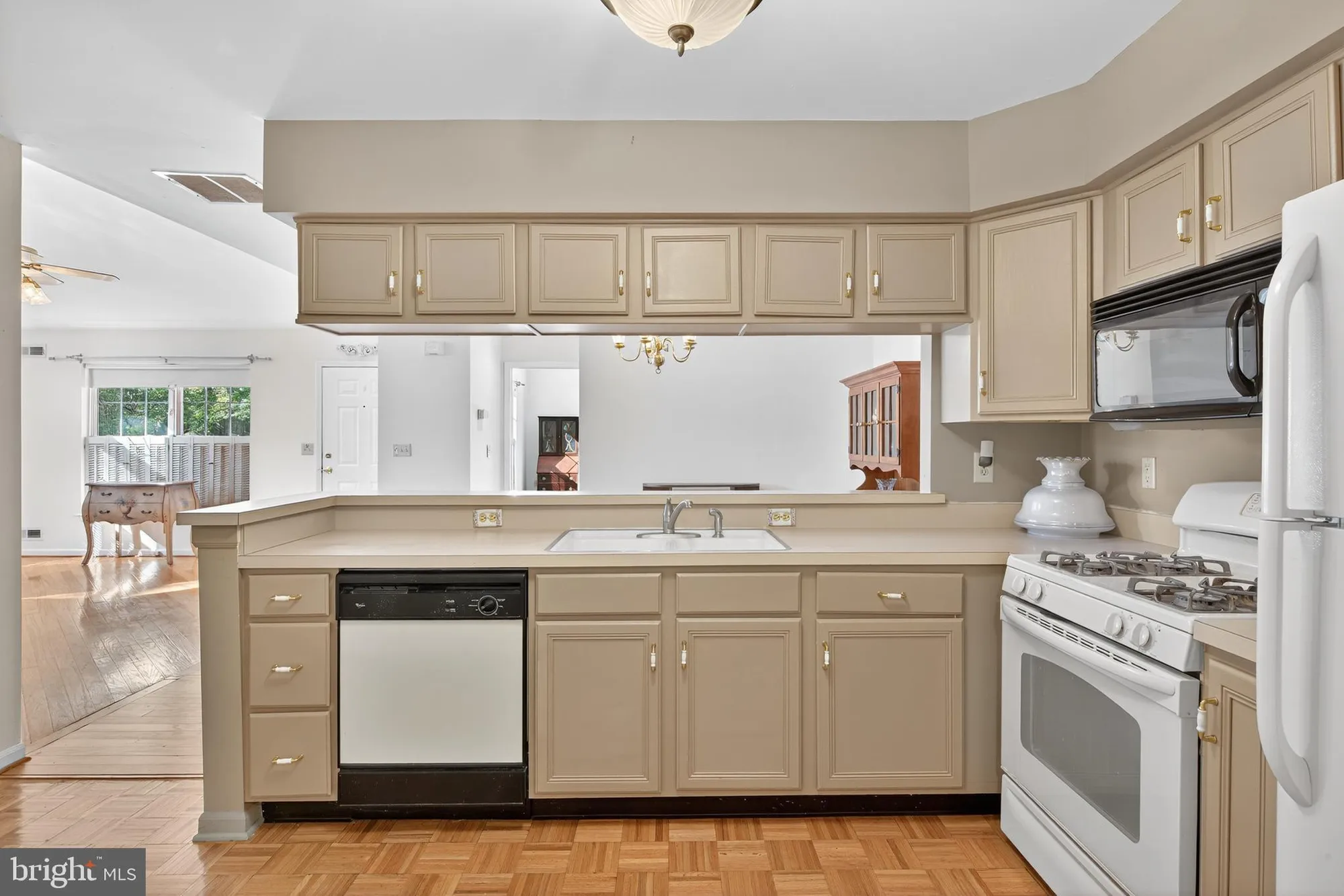 Property Slideshow image 7 of 25 | 62 woolsey ct, Pennington, NJ, 08534