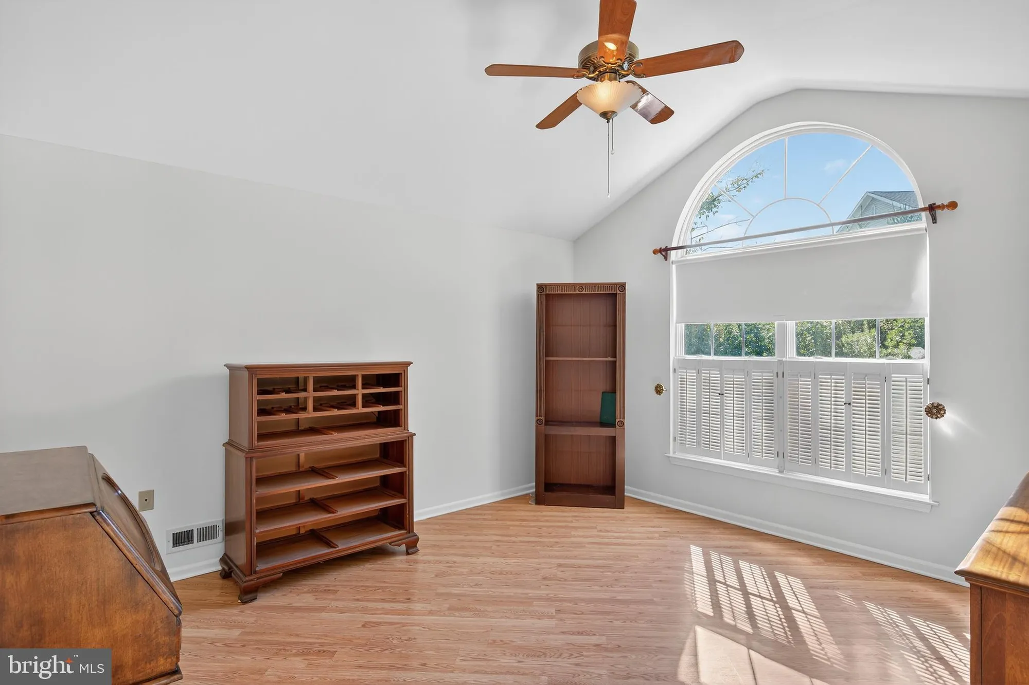 Property Slideshow image 11 of 25 | 62 woolsey ct, Pennington, NJ, 08534