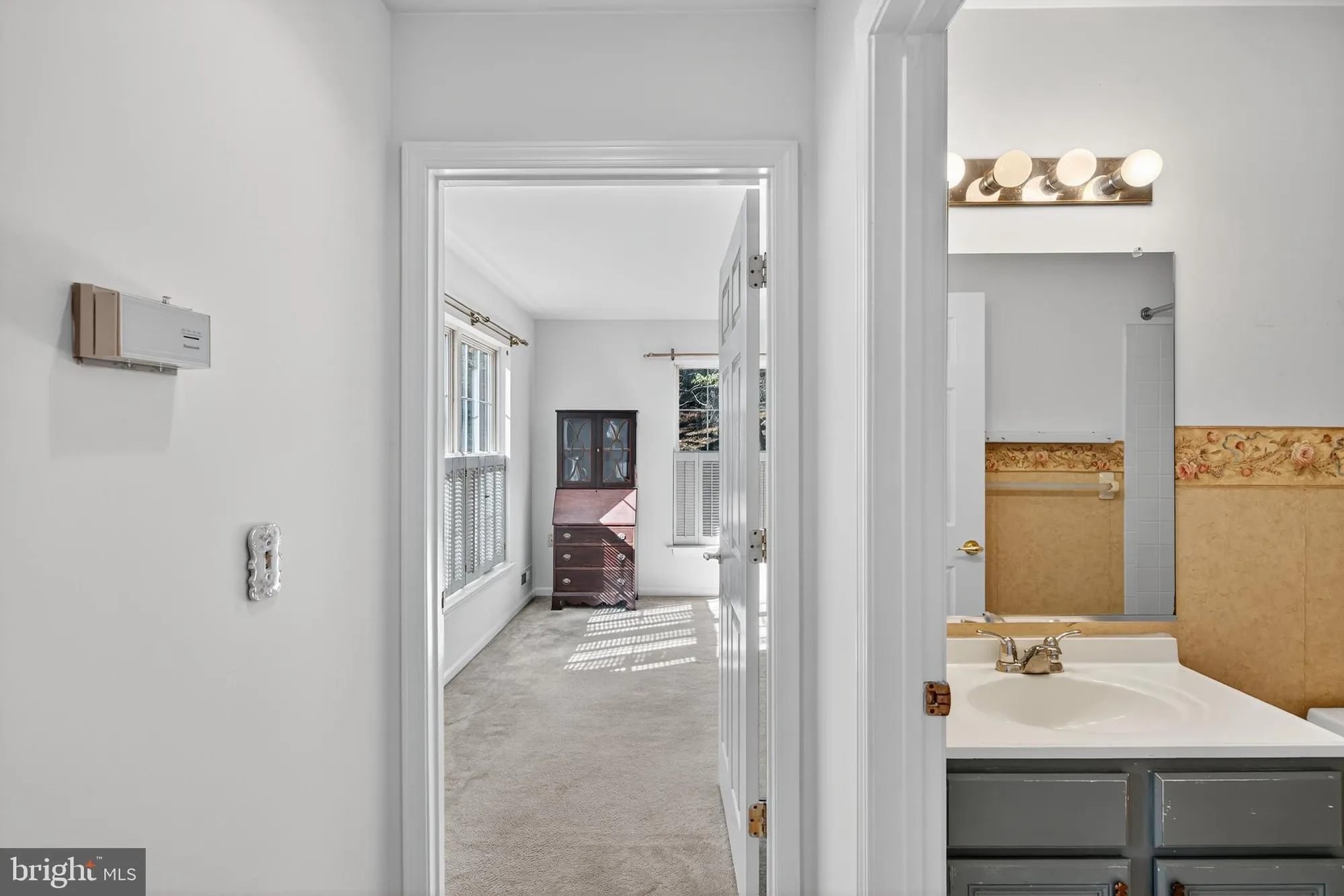 Property Slideshow image 17 of 25 | 62 woolsey ct, Pennington, NJ, 08534