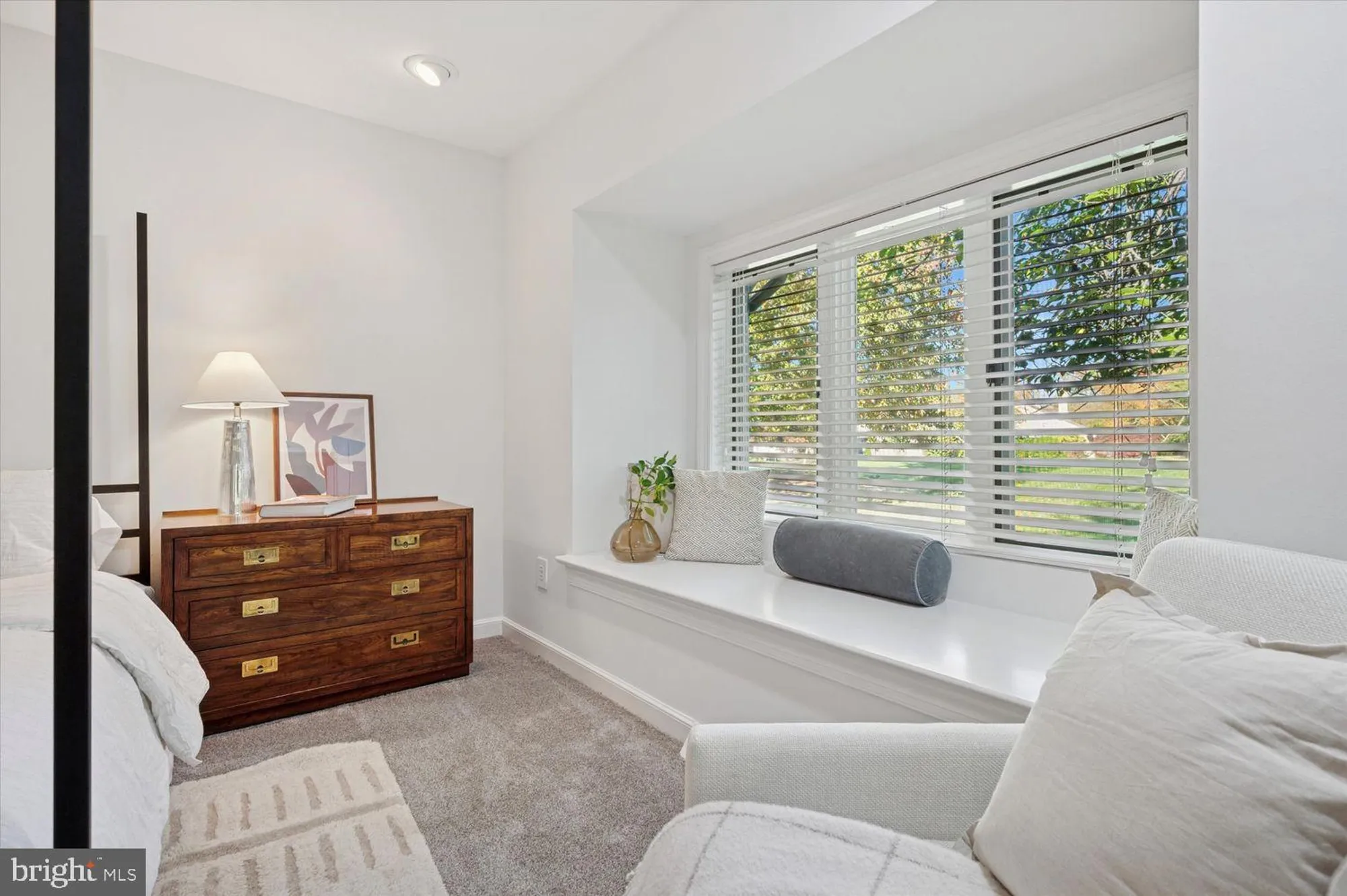 Property Slideshow image 13 of 25 | 3 hounds run ln, Blue Bell, PA, 19422