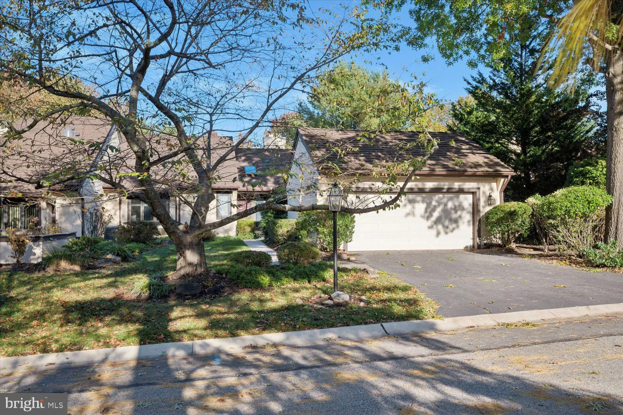 Property Slideshow image 1 of 25 | 3 hounds run ln, Blue Bell, PA, 19422