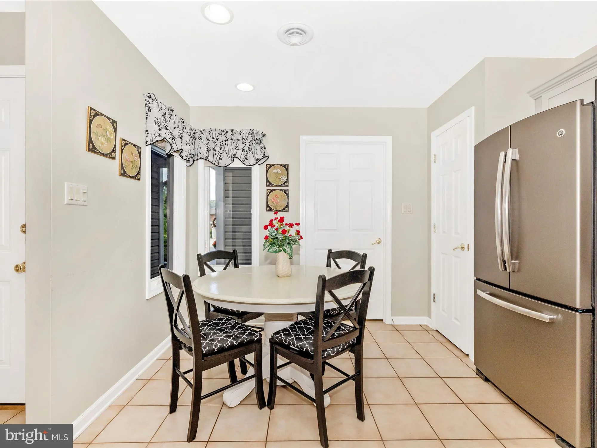 Property Slideshow image 14 of 52 | 2375 aronimink cir, Fayetteville, PA, 17222