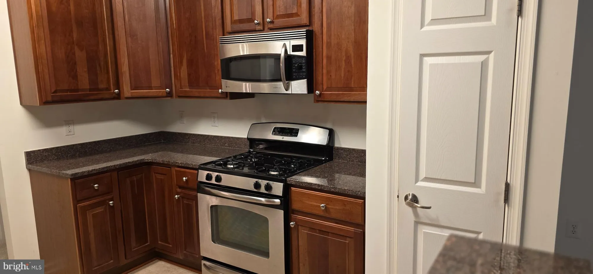 Property Slideshow image 4 of 14 | 1014 samantha ln apt 102, Odenton, MD, 21113