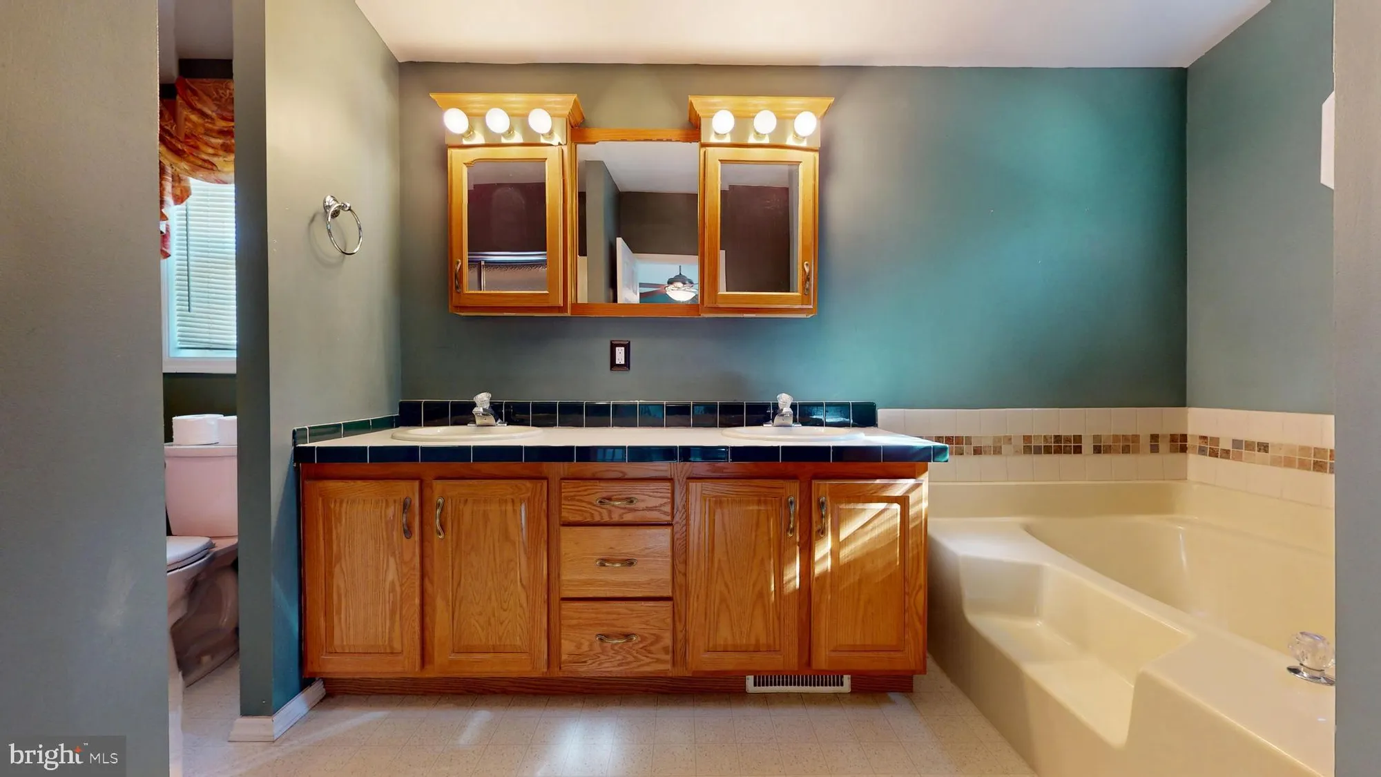 Property Slideshow image 25 of 39 | 72 knollwood dr, Mays Landing, NJ, 08330