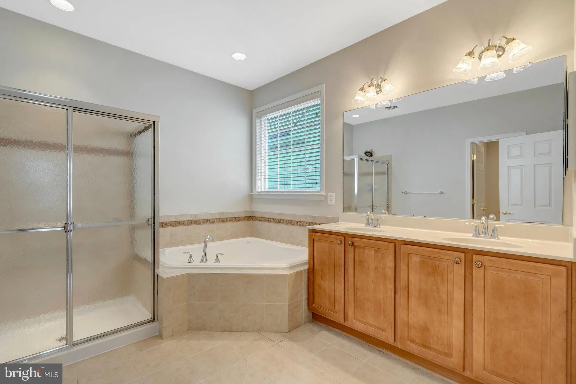 Property Slideshow image 12 of 21 | 6159 ferrier ct, Gainesville, VA, 20155