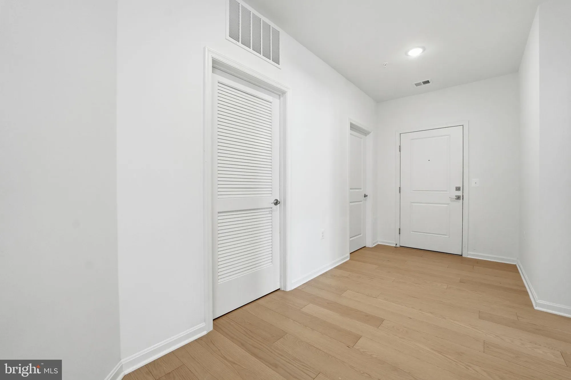Property Slideshow image 4 of 36 | 13970 englefield dr unit 207, Woodbridge, VA, 22193