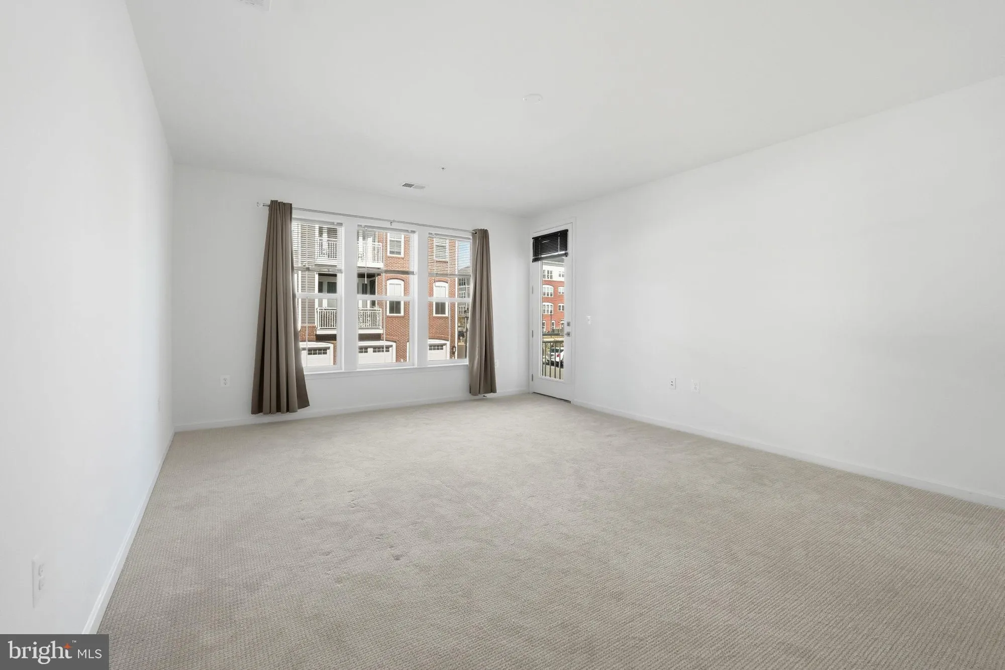 Property Slideshow image 8 of 36 | 13970 englefield dr unit 207, Woodbridge, VA, 22193