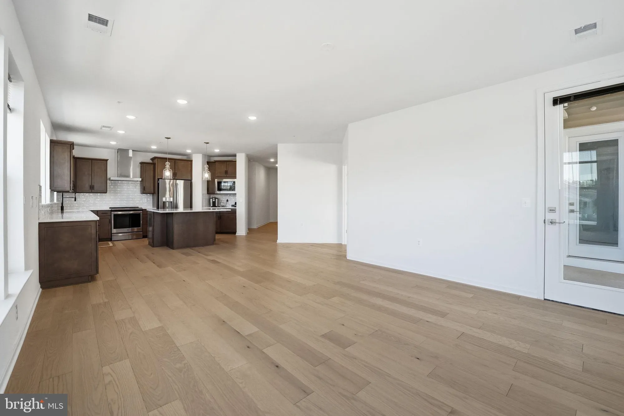 Property Slideshow image 22 of 36 | 13970 englefield dr unit 207, Woodbridge, VA, 22193