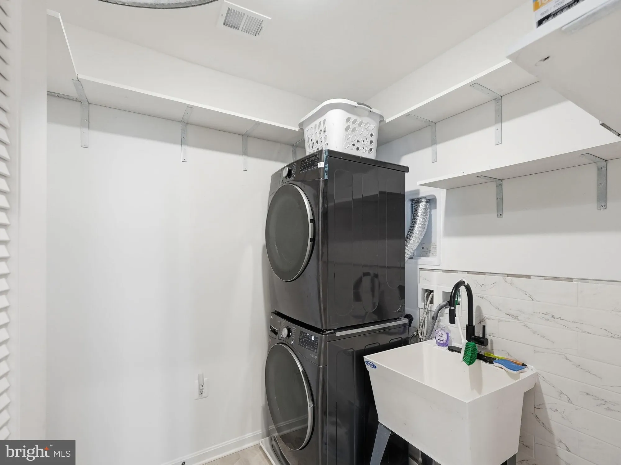 Property Slideshow image 26 of 36 | 13970 englefield dr unit 207, Woodbridge, VA, 22193