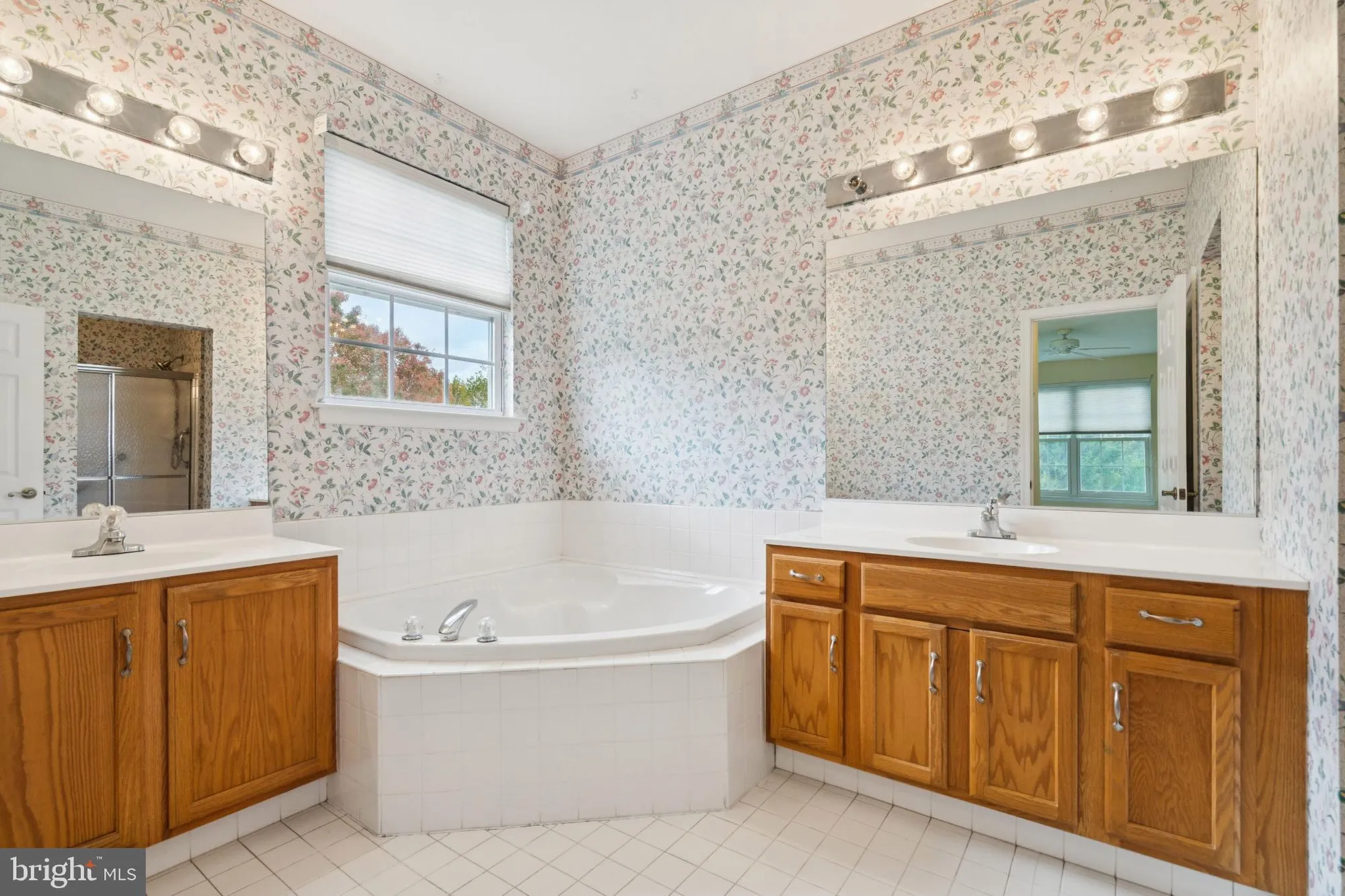 Property Slideshow image 12 of 33 | 1402 s hunting horn turn, Glen Mills, PA, 19342