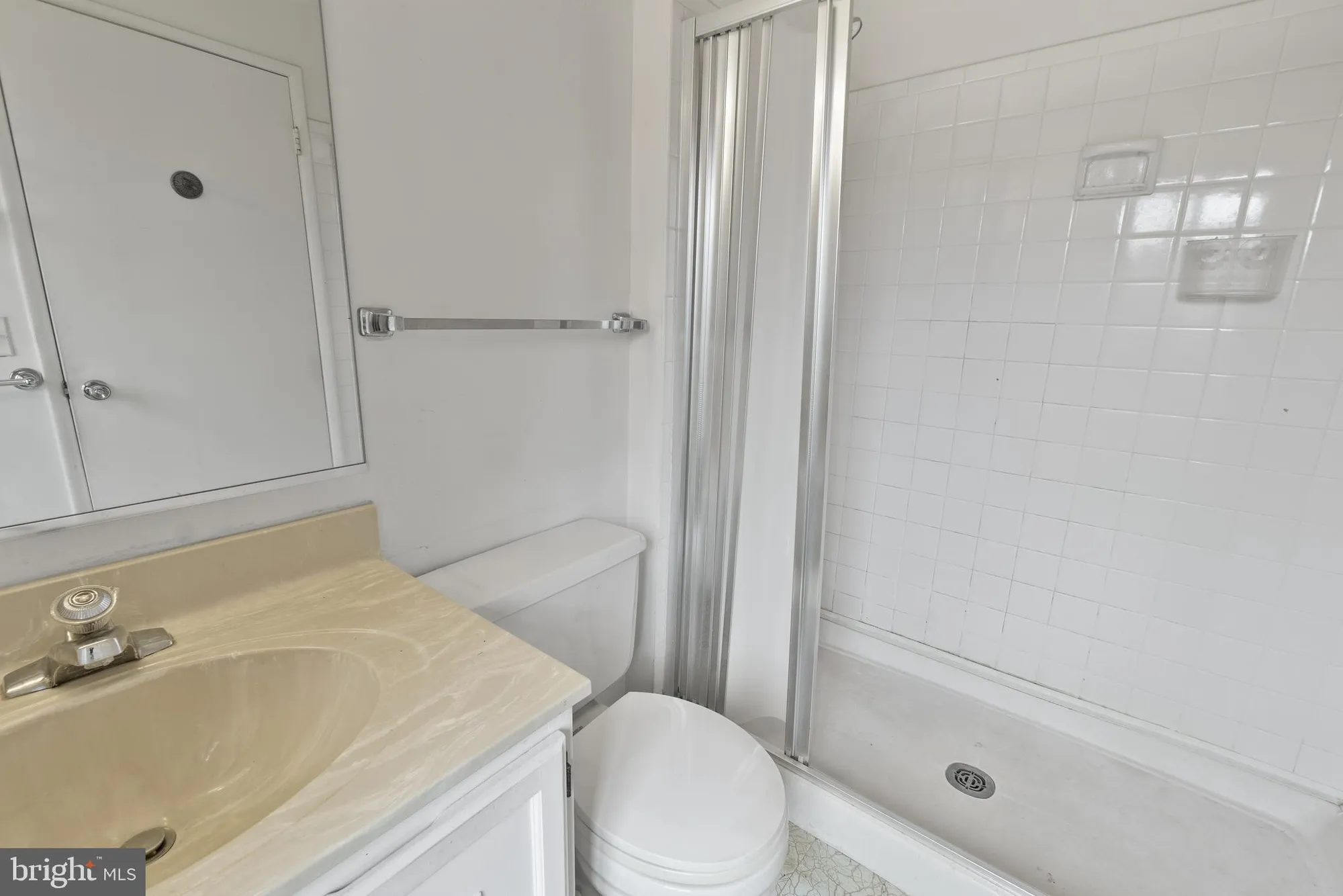 Property Slideshow image 20 of 31 | 15300 beaverbrook ct # 88-3f, Silver Spring, MD, 20906