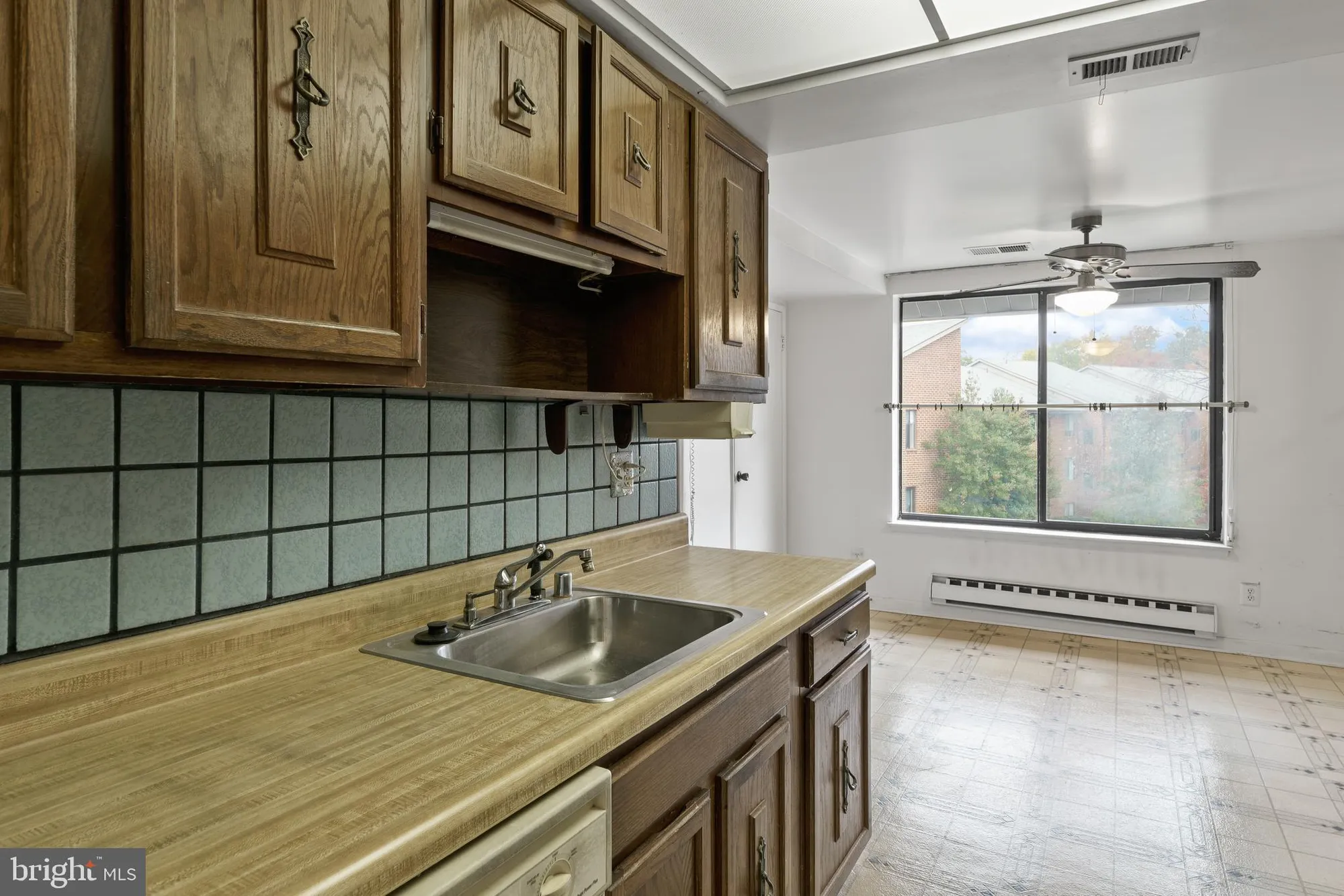 Property Slideshow image 8 of 31 | 15300 beaverbrook ct # 88-3f, Silver Spring, MD, 20906
