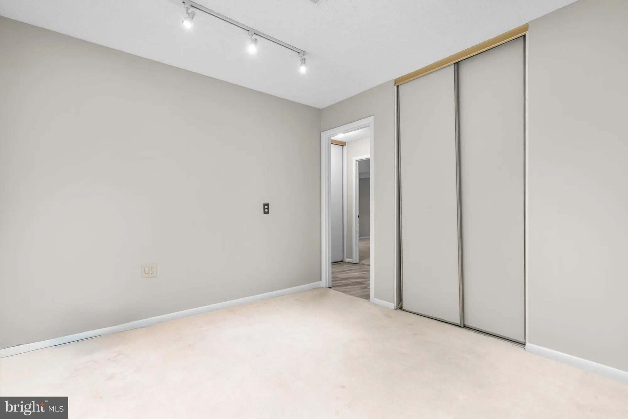 Property Slideshow image 28 of 32 | 3415 island creek ct # 131-a, Silver Spring, MD, 20906