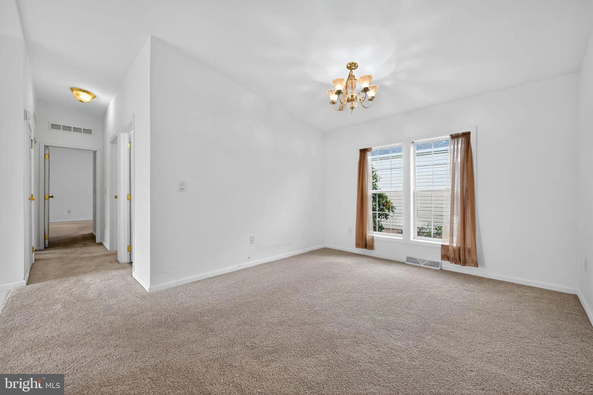 Property Slideshow image 6 of 24 | 601 village way, Royersford, PA, 19468