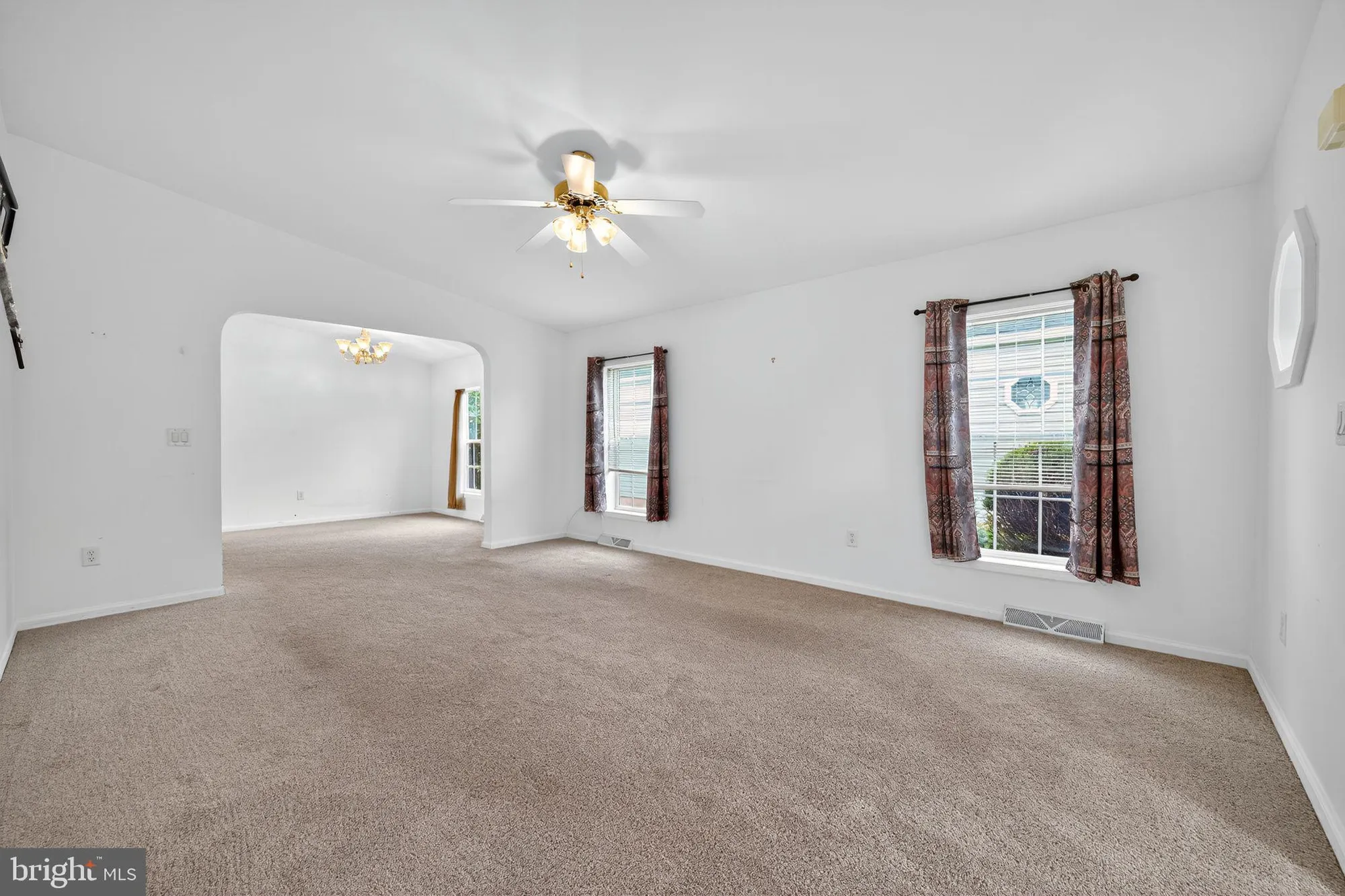 Property Slideshow image 4 of 24 | 601 village way, Royersford, PA, 19468