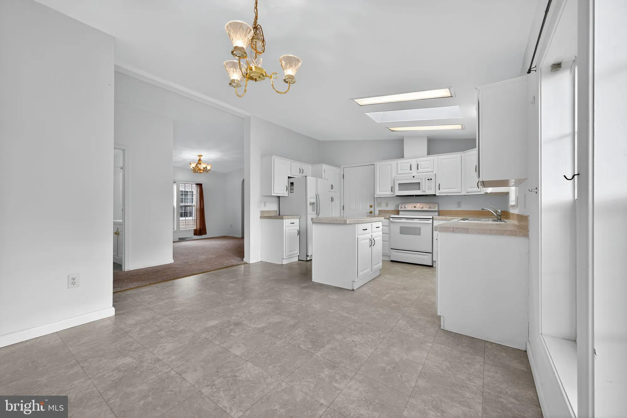 Property Slideshow image 8 of 24 | 601 village way, Royersford, PA, 19468